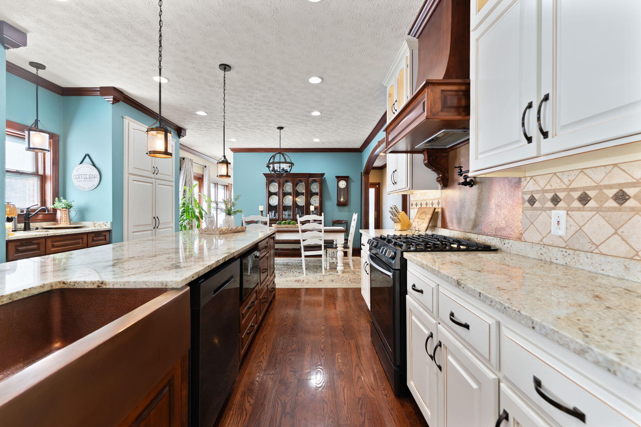 Somerset, Kentucky, 42503, United States, 4 Bedrooms Bedrooms, ,5 BathroomsBathrooms,Residential,Active,2052049