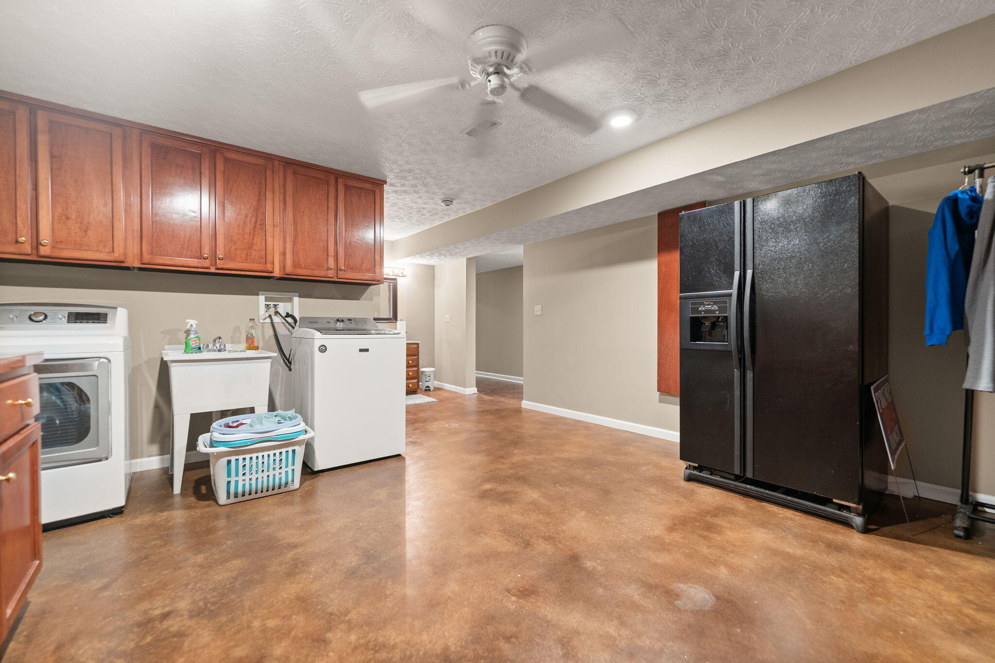Somerset, Kentucky, 42503, United States, 4 Bedrooms Bedrooms, ,5 BathroomsBathrooms,Residential,Active,2052049