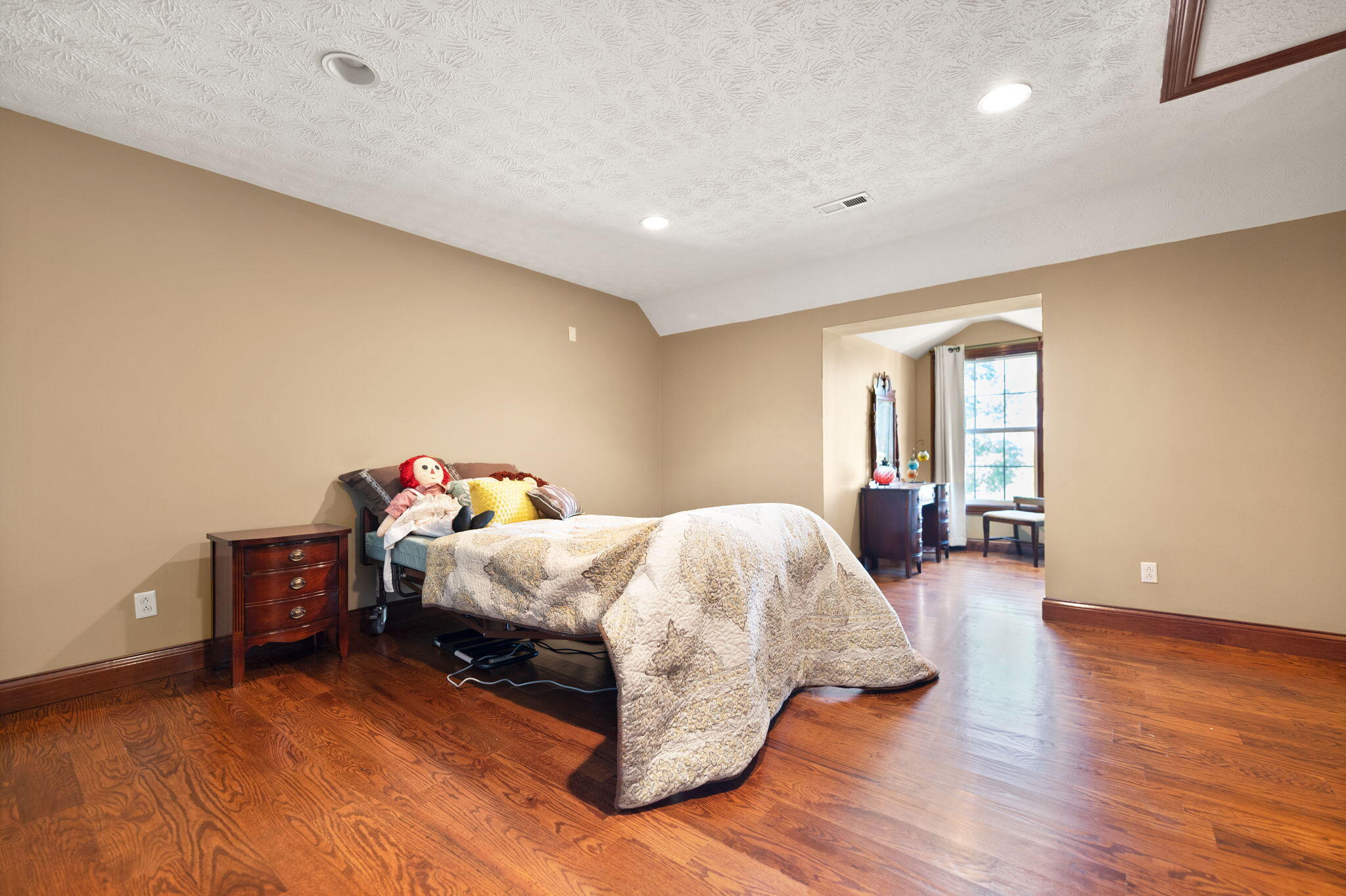 Somerset, Kentucky, 42503, United States, 4 Bedrooms Bedrooms, ,5 BathroomsBathrooms,Residential,Active,2052049