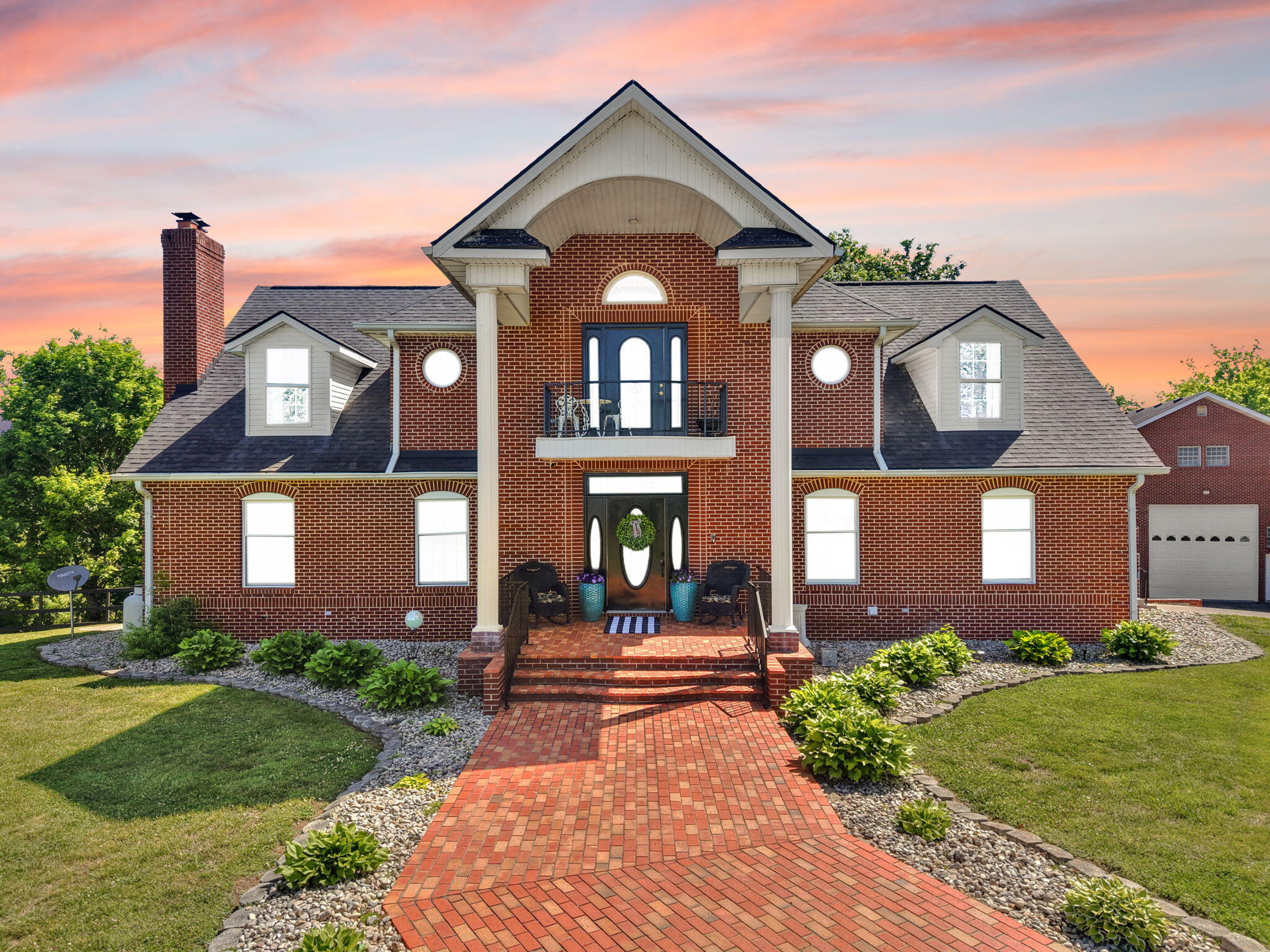 Somerset, Kentucky, 42503, United States, 4 Bedrooms Bedrooms, ,5 BathroomsBathrooms,Residential,Active,2052049