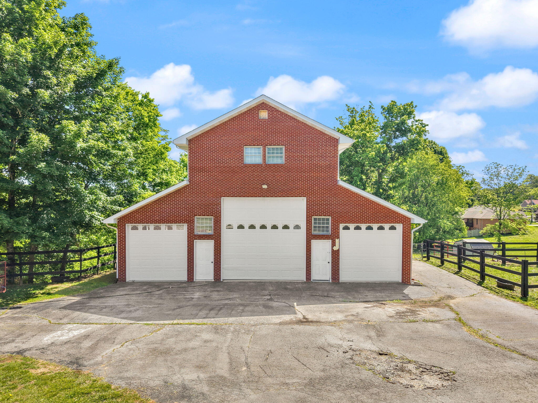 Somerset, Kentucky, 42503, United States, 4 Bedrooms Bedrooms, ,5 BathroomsBathrooms,Residential,Active,2052049