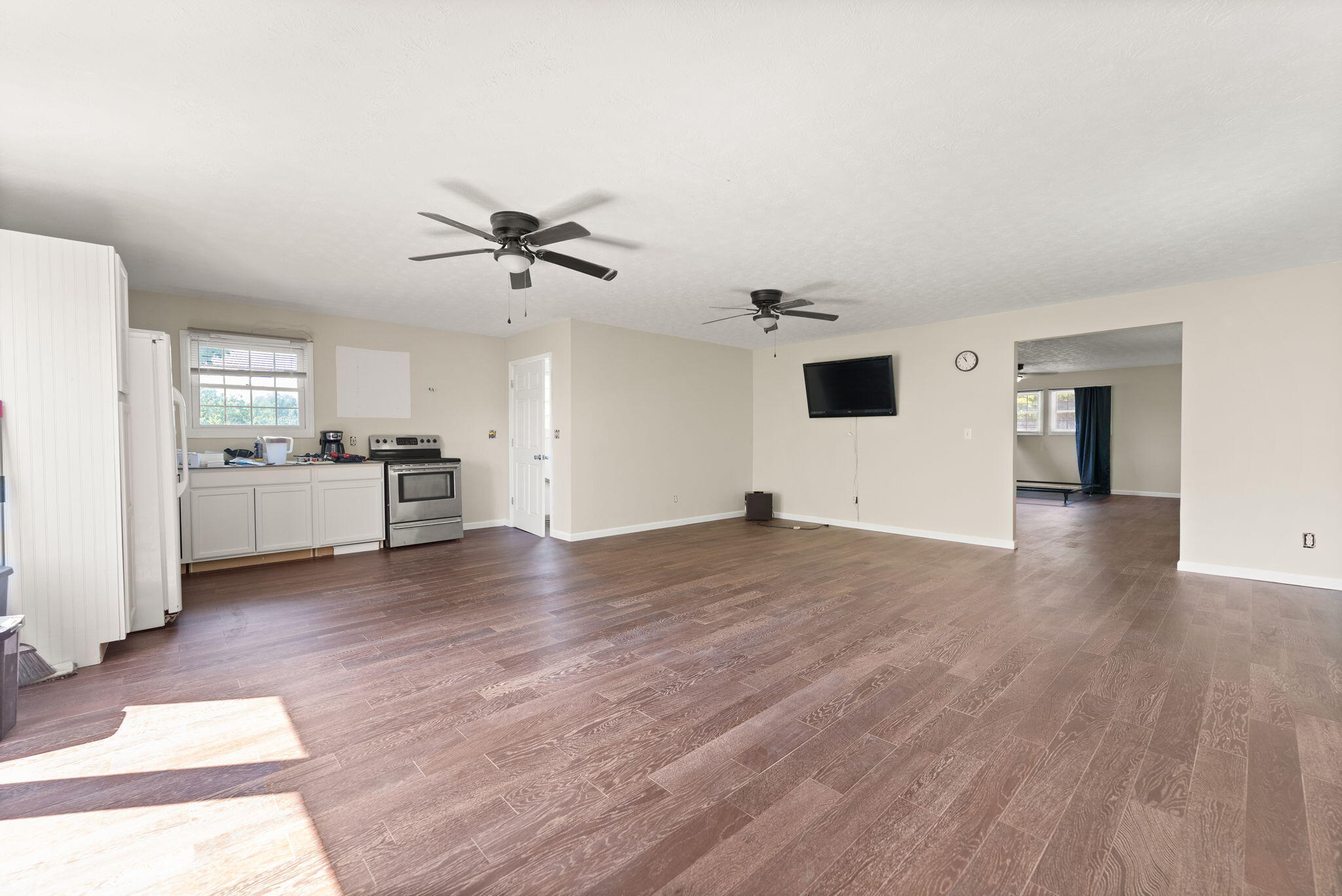 Somerset, Kentucky, 42503, United States, 4 Bedrooms Bedrooms, ,5 BathroomsBathrooms,Residential,Active,2052049