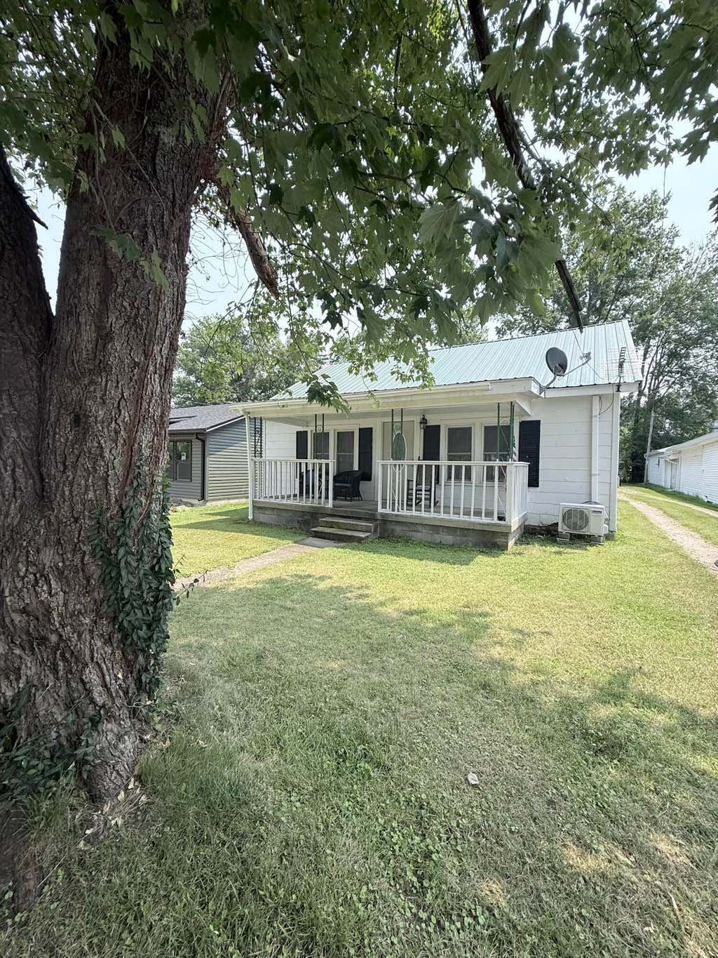 Photo of 154 Washington Street, Stanton, KY 40380 (MLS # 26020551)