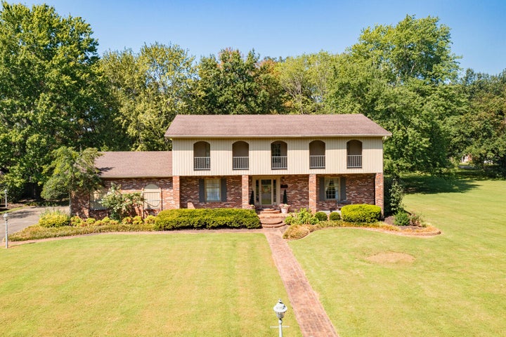 Photo 1 of 59 — 1002 County Cork Drive, Murray, KY 42071
