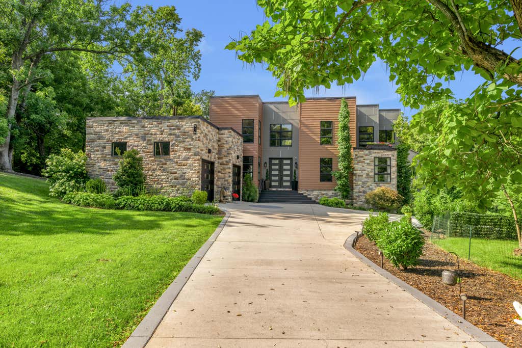 Photo of 916 Bravington Way, Lexington, KY 40503 (MLS # 26021231)
