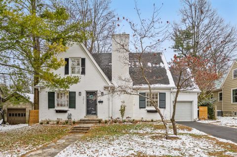 Photo of 1011 Tates Creek Road, Lexington, KY 40502 (MLS # 25507487)