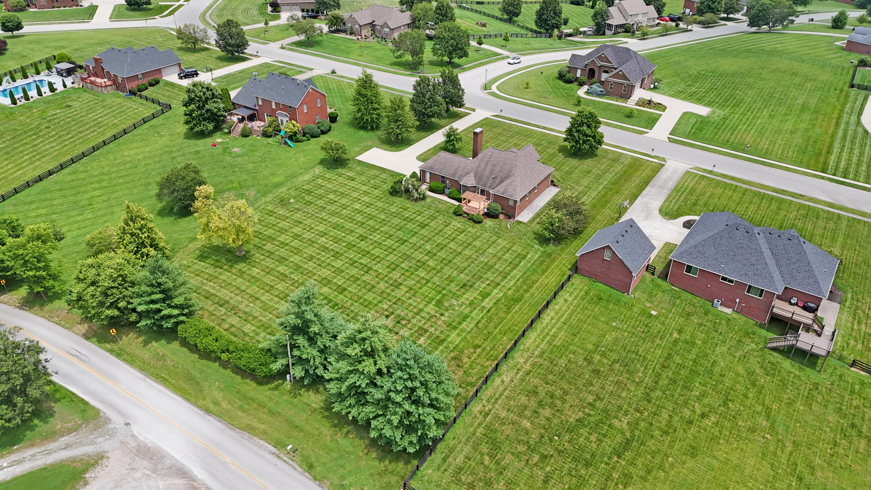 Richmond, Kentucky 40475, United States, 3 Bedrooms Bedrooms, ,2 BathroomsBathrooms,Residential,Active,164143