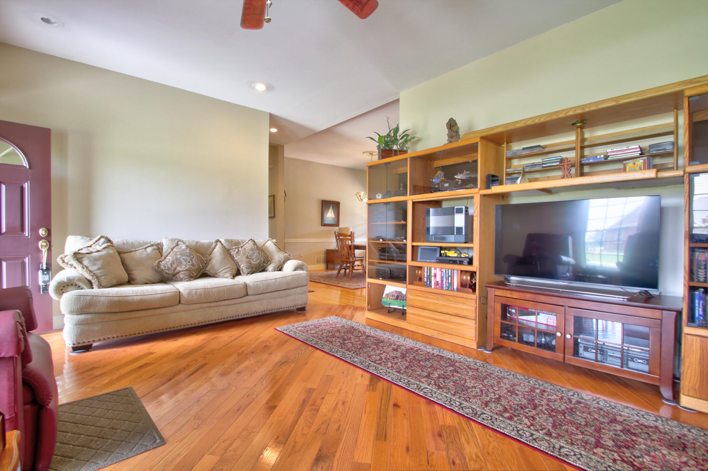 Richmond, Kentucky 40475, United States, 3 Bedrooms Bedrooms, ,2 BathroomsBathrooms,Residential,Active,164143