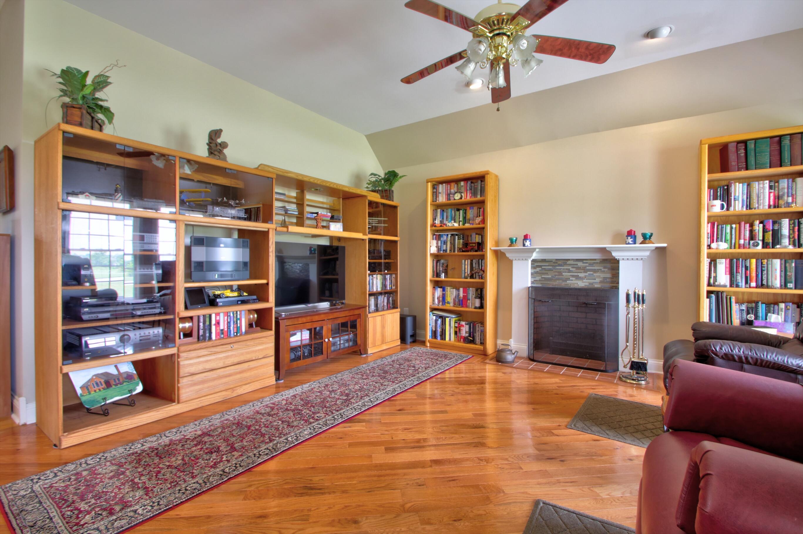 Richmond, Kentucky 40475, United States, 3 Bedrooms Bedrooms, ,2 BathroomsBathrooms,Residential,Active,164143