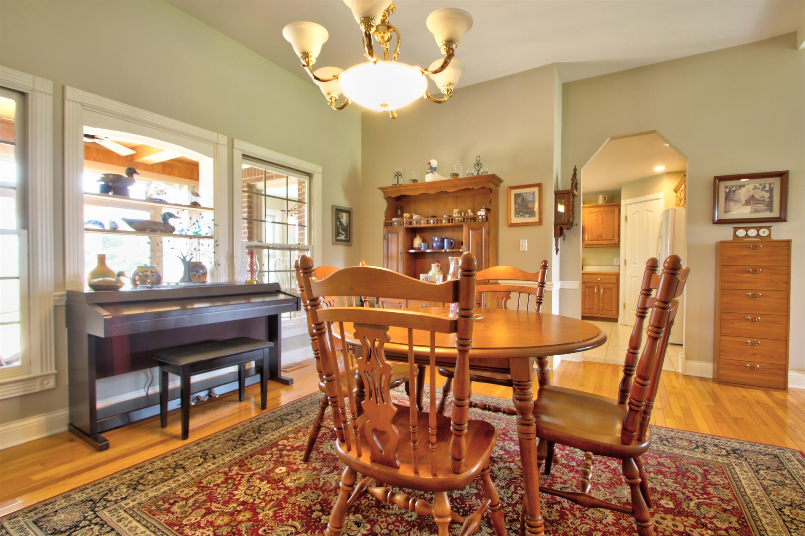 Richmond, Kentucky 40475, United States, 3 Bedrooms Bedrooms, ,2 BathroomsBathrooms,Residential,Active,164143