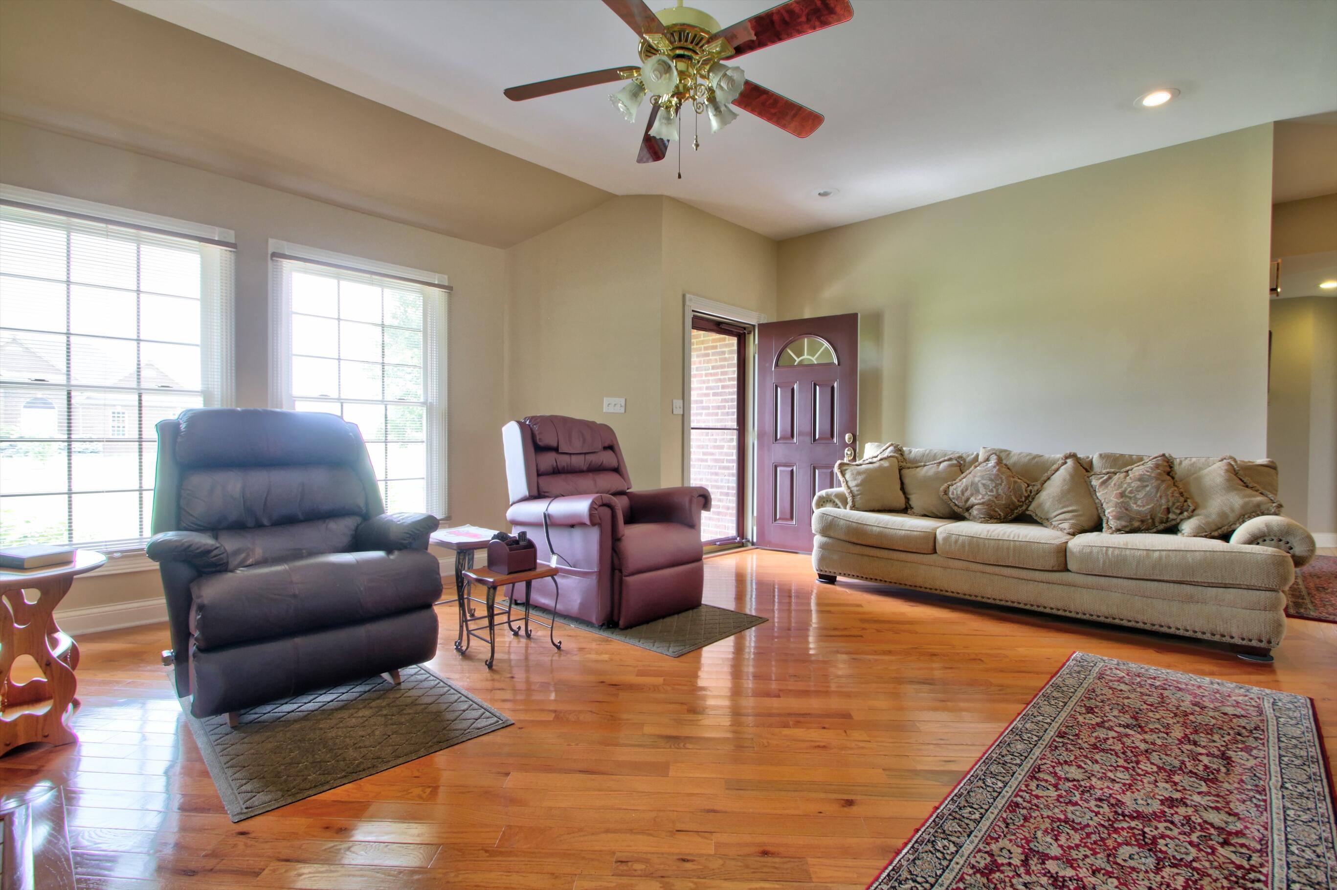 Richmond, Kentucky 40475, United States, 3 Bedrooms Bedrooms, ,2 BathroomsBathrooms,Residential,Active,164143