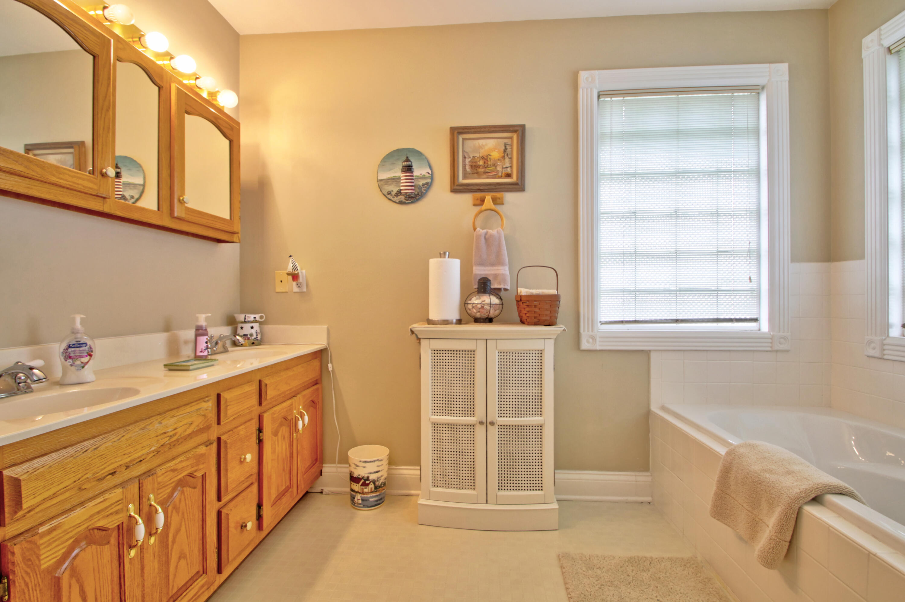 Richmond, Kentucky 40475, United States, 3 Bedrooms Bedrooms, ,2 BathroomsBathrooms,Residential,Active,164143