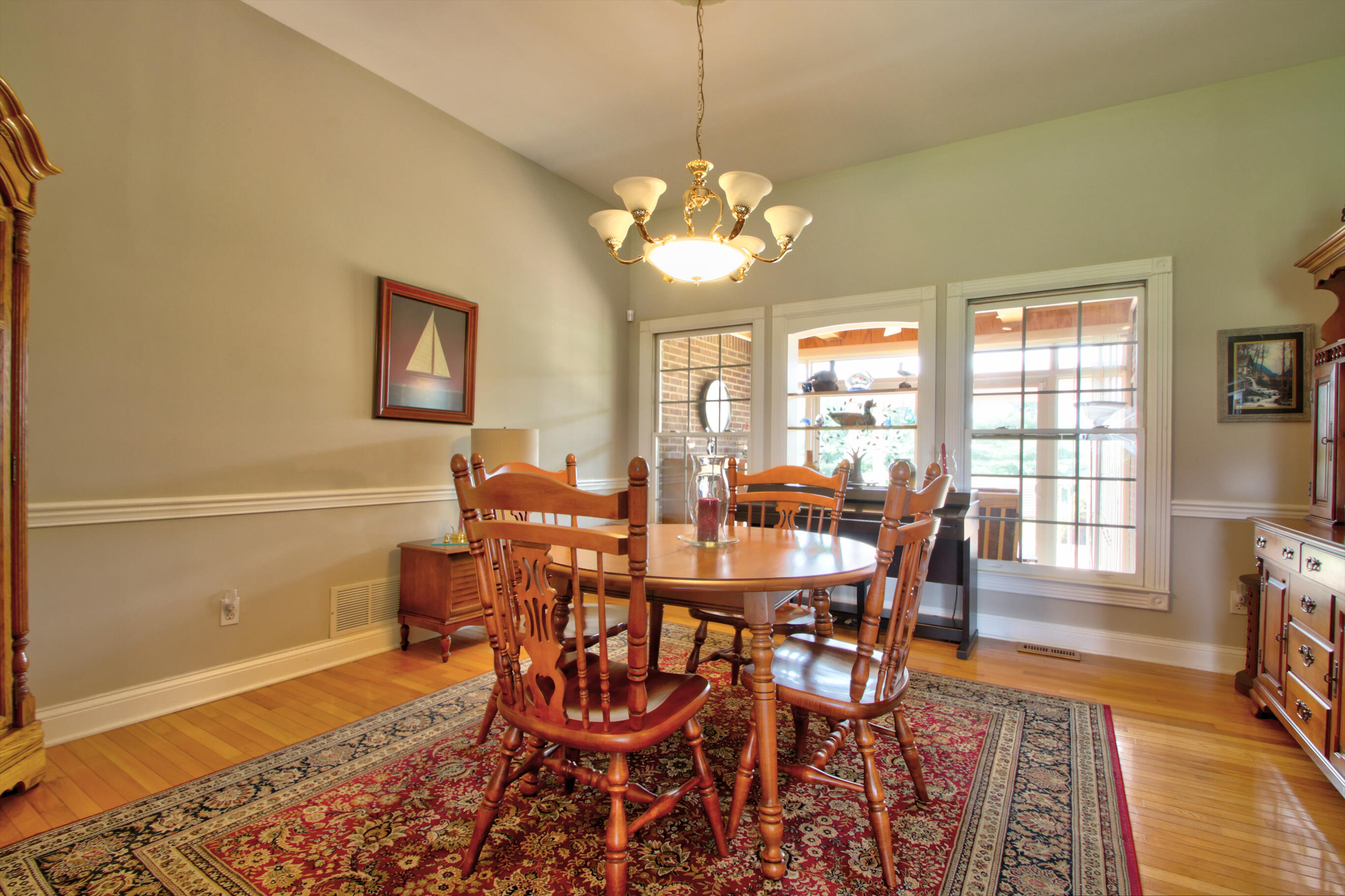 Richmond, Kentucky 40475, United States, 3 Bedrooms Bedrooms, ,2 BathroomsBathrooms,Residential,Active,164143