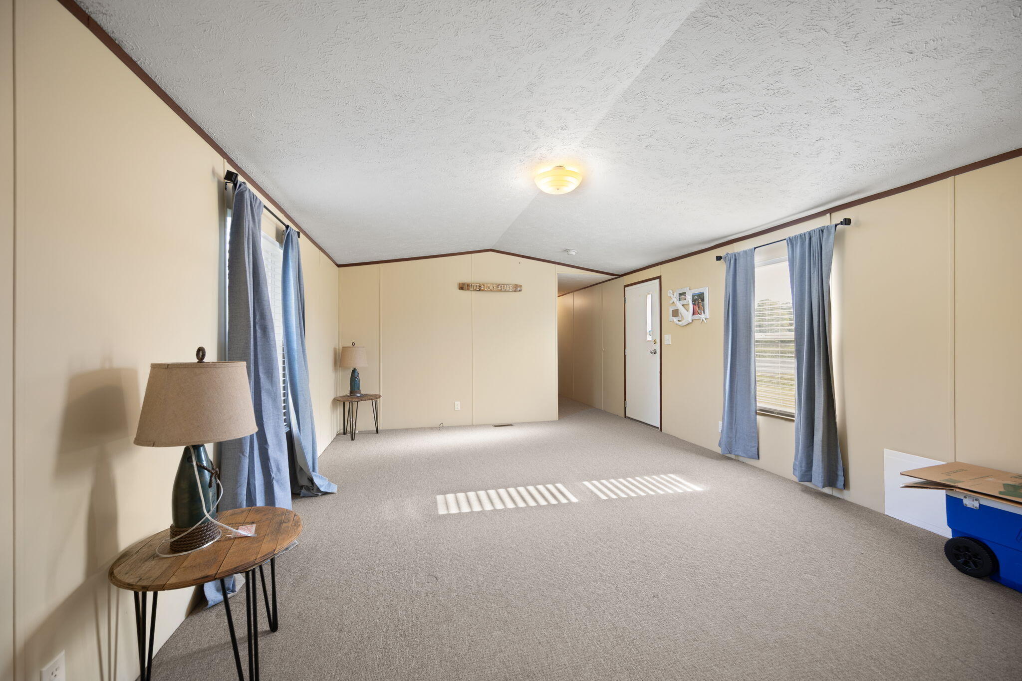 Russell Springs, Kentucky 42642, United States, 3 Bedrooms Bedrooms, ,3 BathroomsBathrooms,Residential,Active,204837