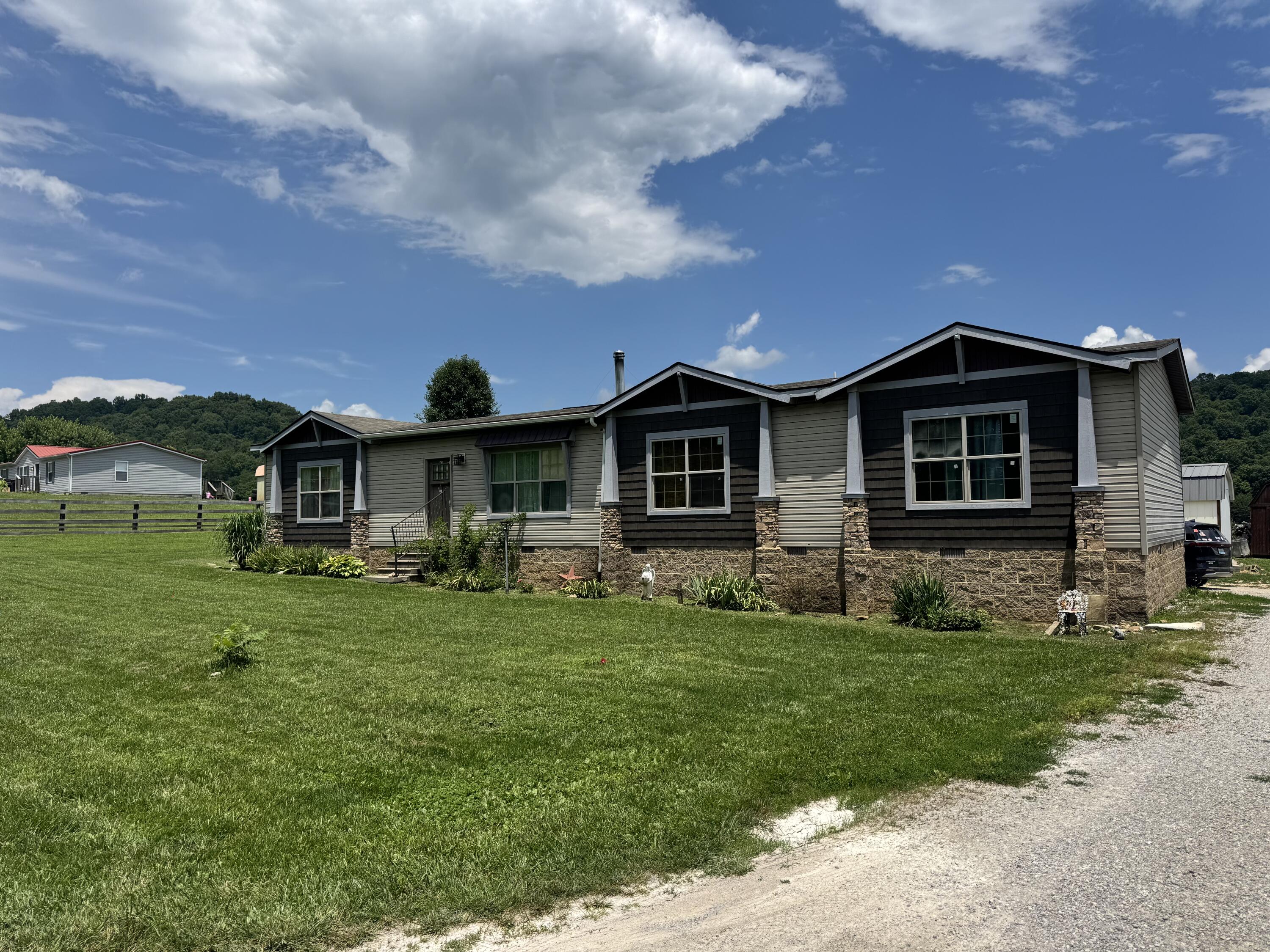 Photo 1 of 28 — 508 Sunnydale Estates, Mt Vernon, KY 40456