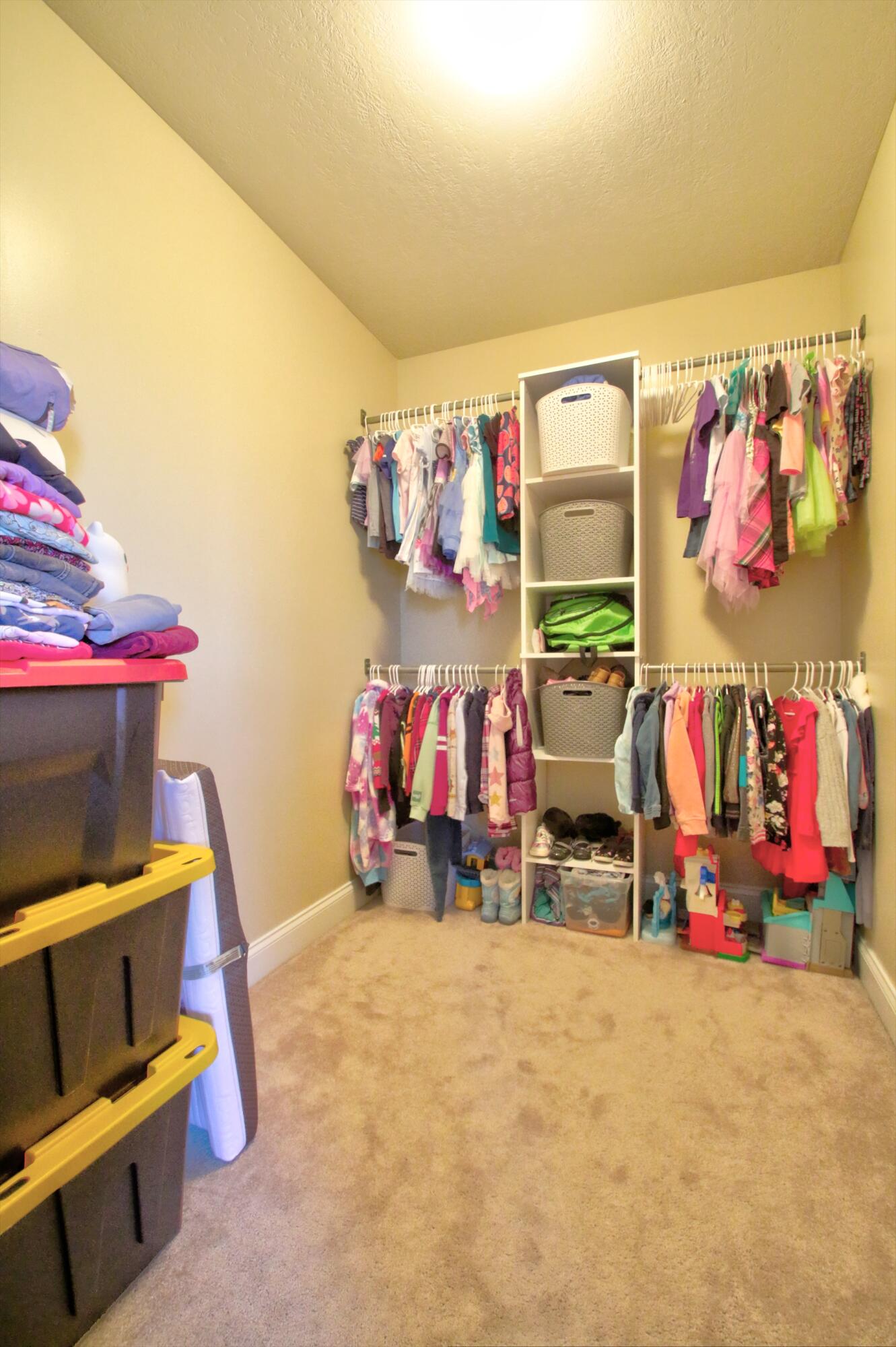 Paris, Kentucky 40361, United States, 4 Bedrooms Bedrooms, ,4 BathroomsBathrooms,Residential,Active,91909