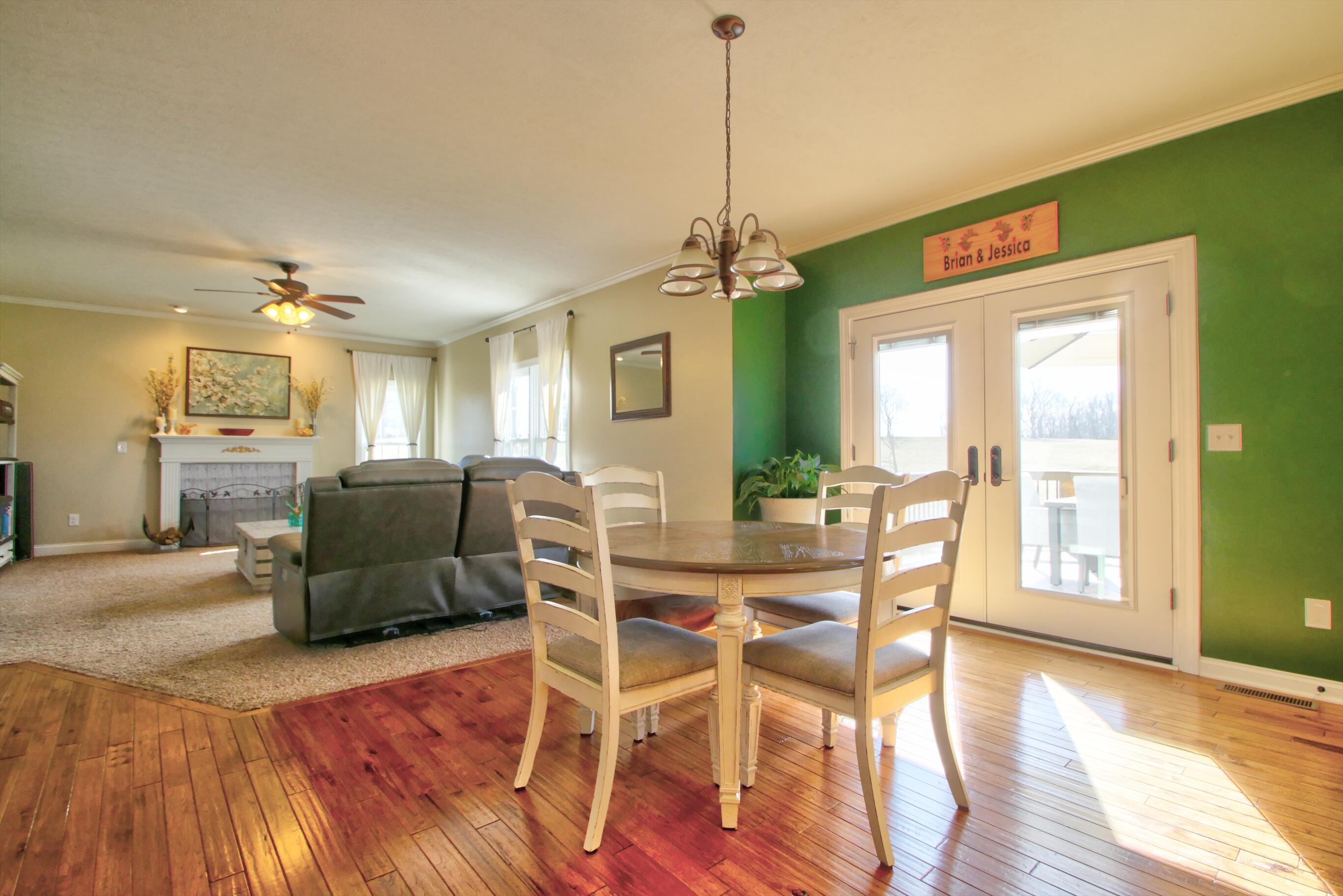 Paris, Kentucky 40361, United States, 4 Bedrooms Bedrooms, ,4 BathroomsBathrooms,Residential,Active,91909