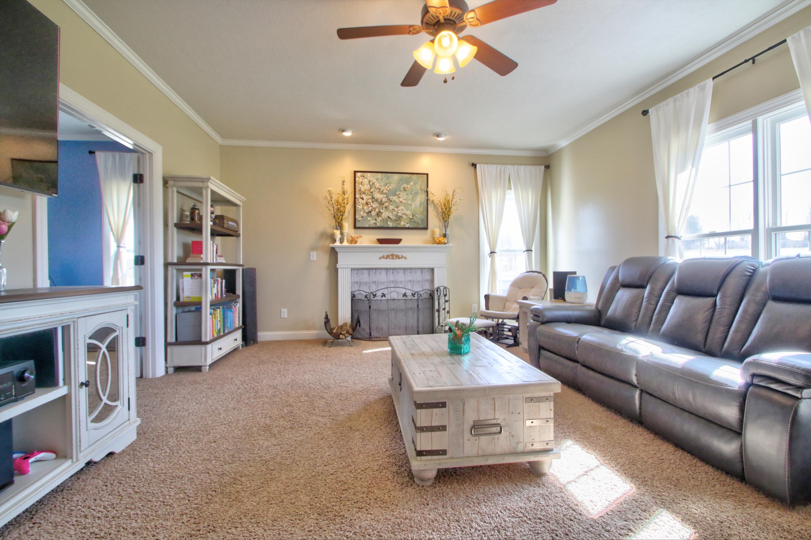 Paris, Kentucky 40361, United States, 4 Bedrooms Bedrooms, ,4 BathroomsBathrooms,Residential,Active,91909