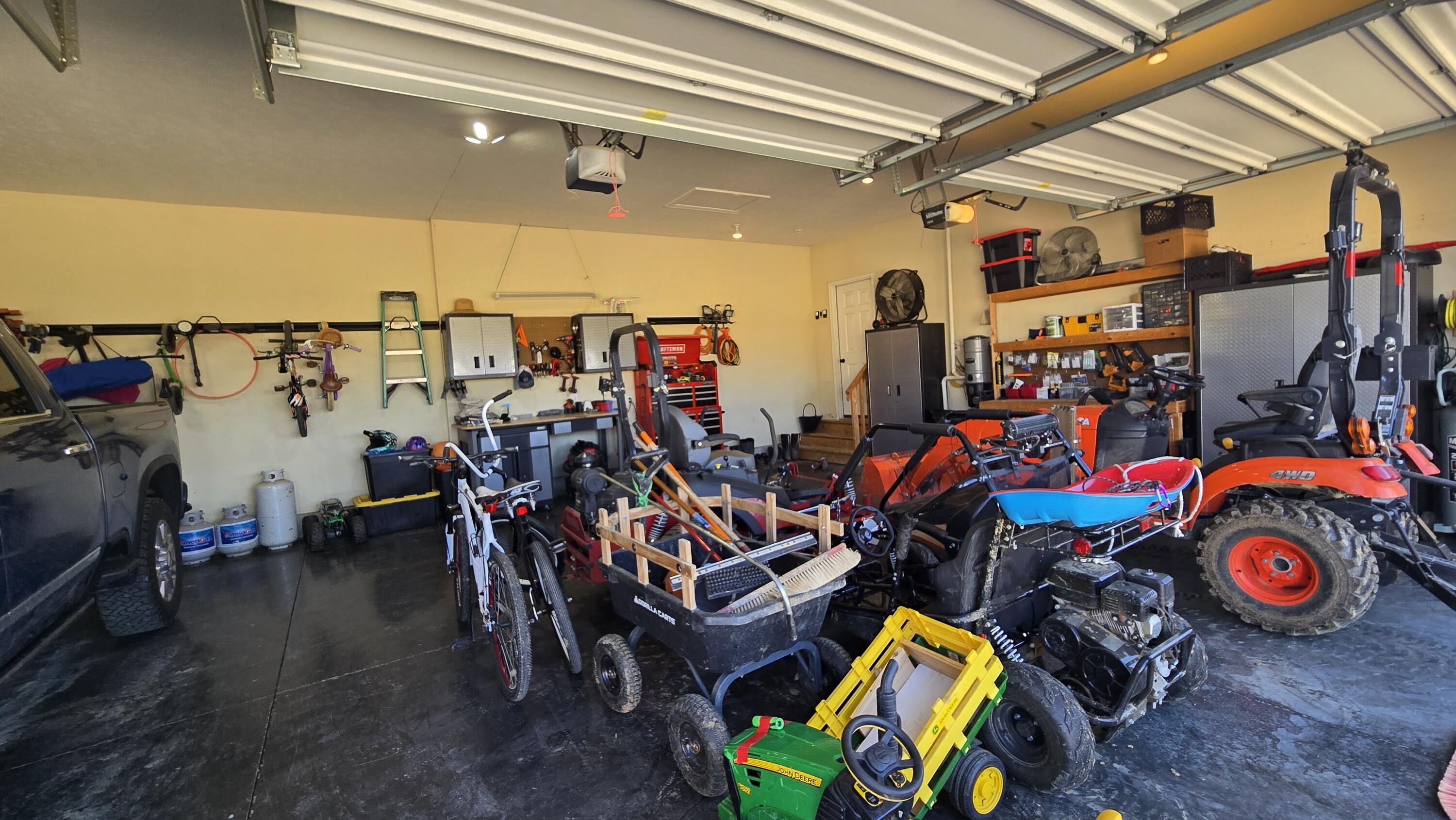 Paris, Kentucky 40361, United States, 4 Bedrooms Bedrooms, ,4 BathroomsBathrooms,Residential,Active,91909