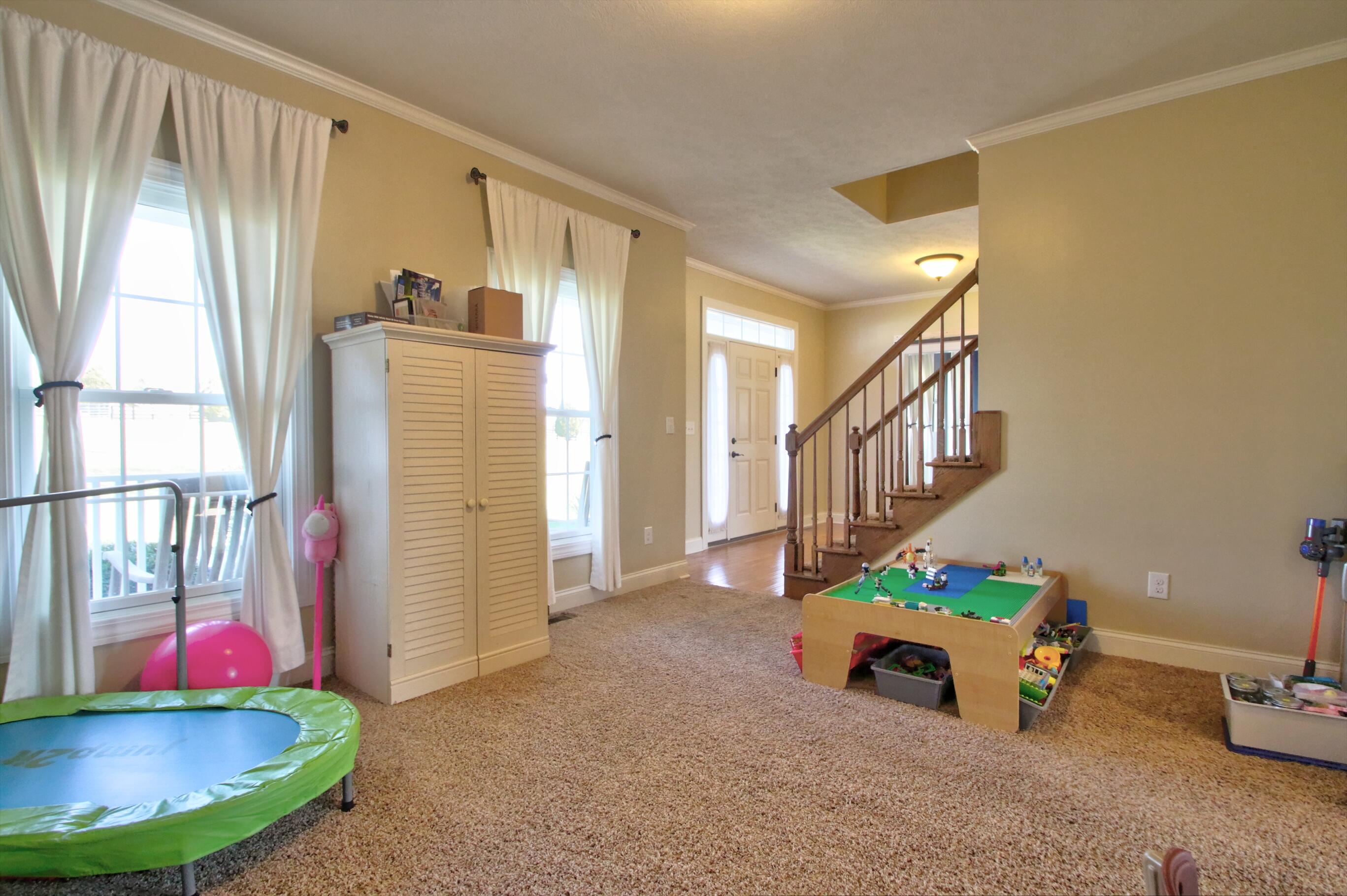 Paris, Kentucky 40361, United States, 4 Bedrooms Bedrooms, ,4 BathroomsBathrooms,Residential,Active,91909