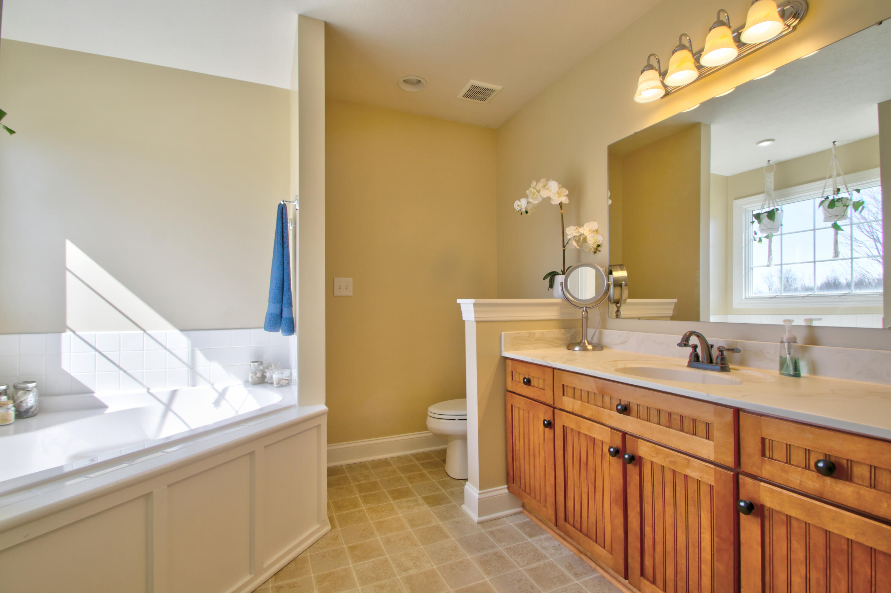 Paris, Kentucky 40361, United States, 4 Bedrooms Bedrooms, ,4 BathroomsBathrooms,Residential,Active,91909