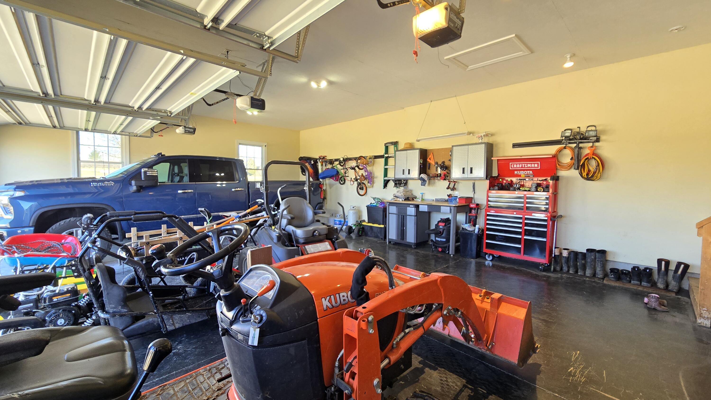 Paris, Kentucky 40361, United States, 4 Bedrooms Bedrooms, ,4 BathroomsBathrooms,Residential,Active,91909