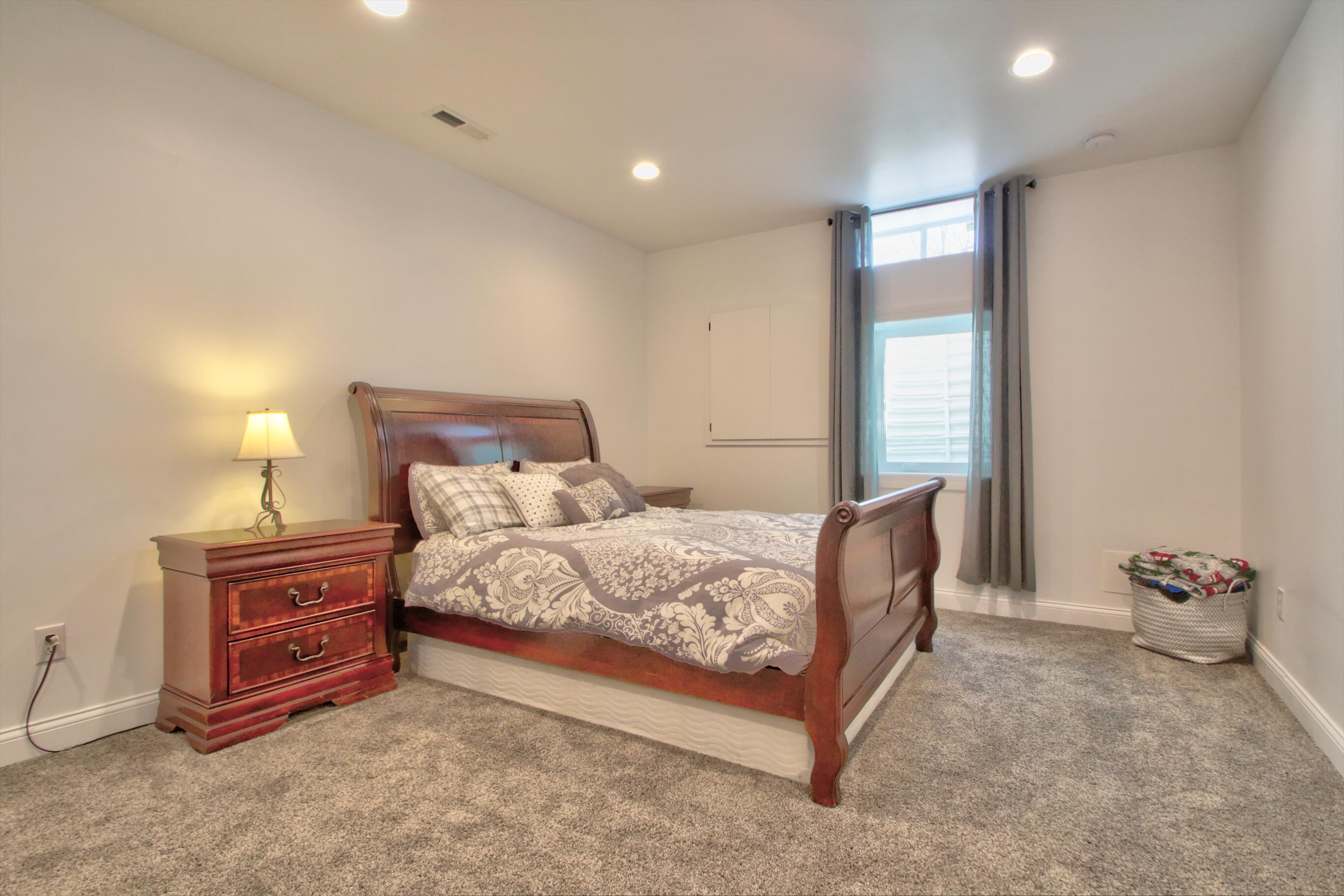 Paris, Kentucky 40361, United States, 4 Bedrooms Bedrooms, ,4 BathroomsBathrooms,Residential,Active,91909