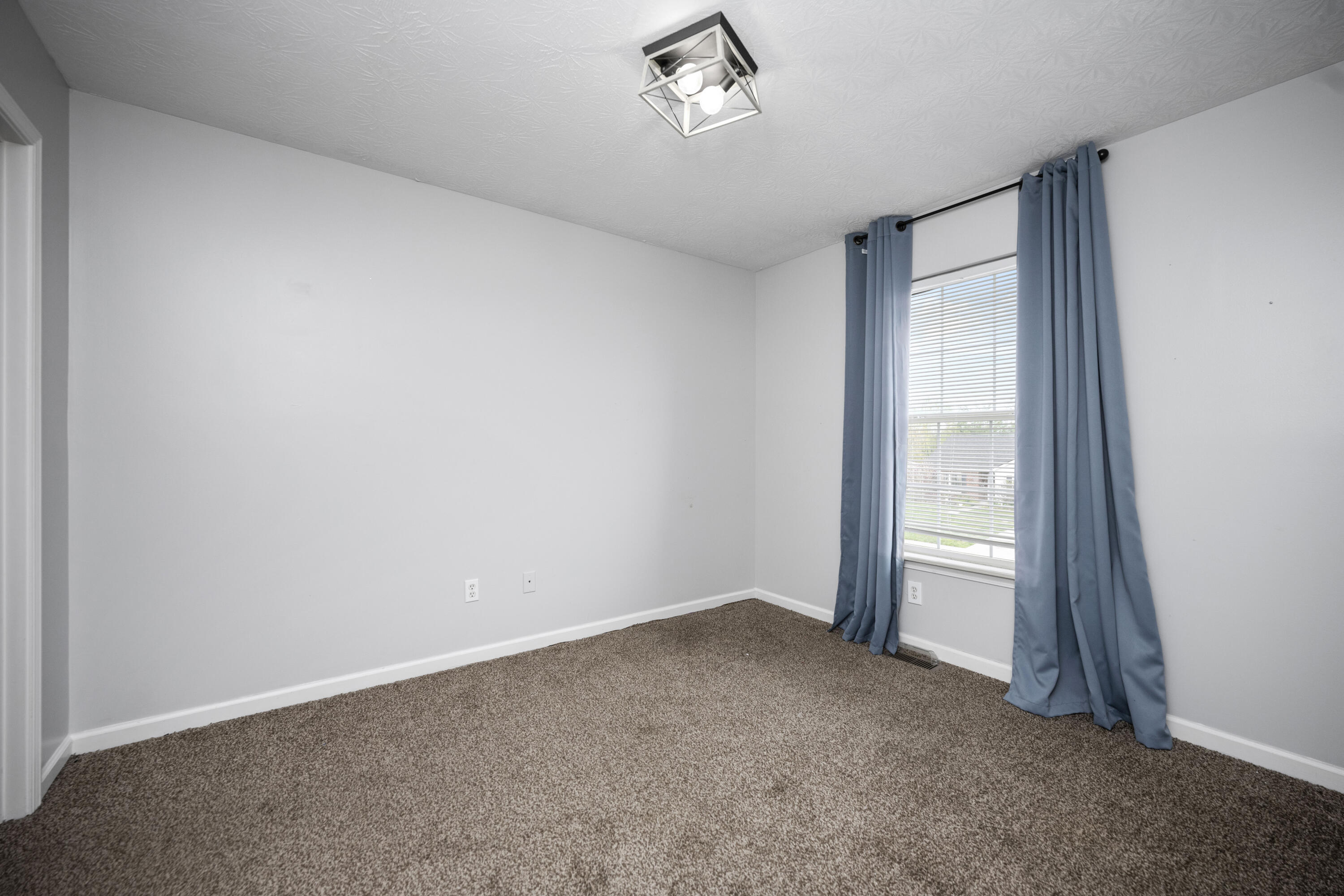 Richmond, Kentucky 40475, United States, 3 Bedrooms Bedrooms, ,3 BathroomsBathrooms,Residential,Active,97687