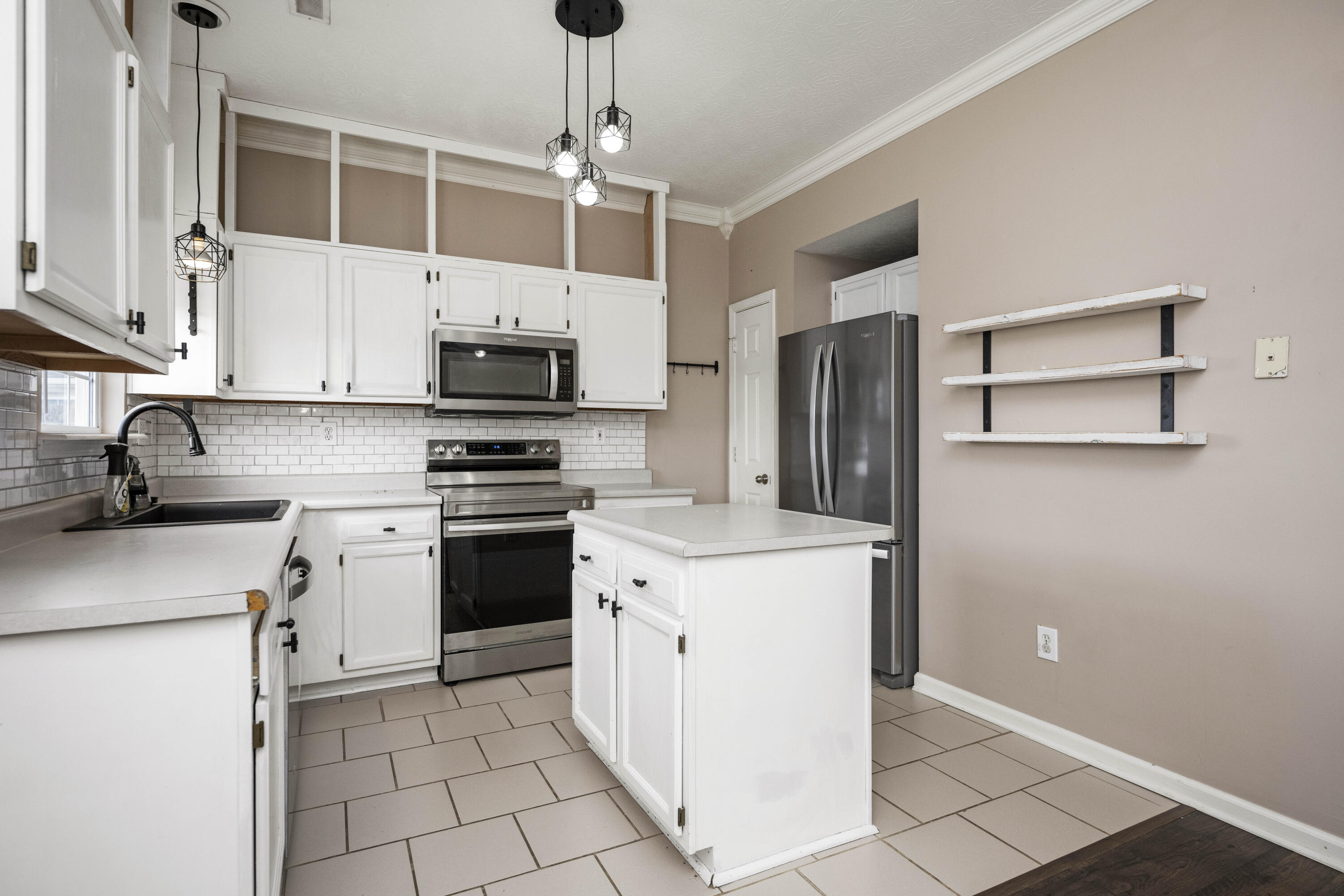 Richmond, Kentucky 40475, United States, 3 Bedrooms Bedrooms, ,3 BathroomsBathrooms,Residential,Active,97687