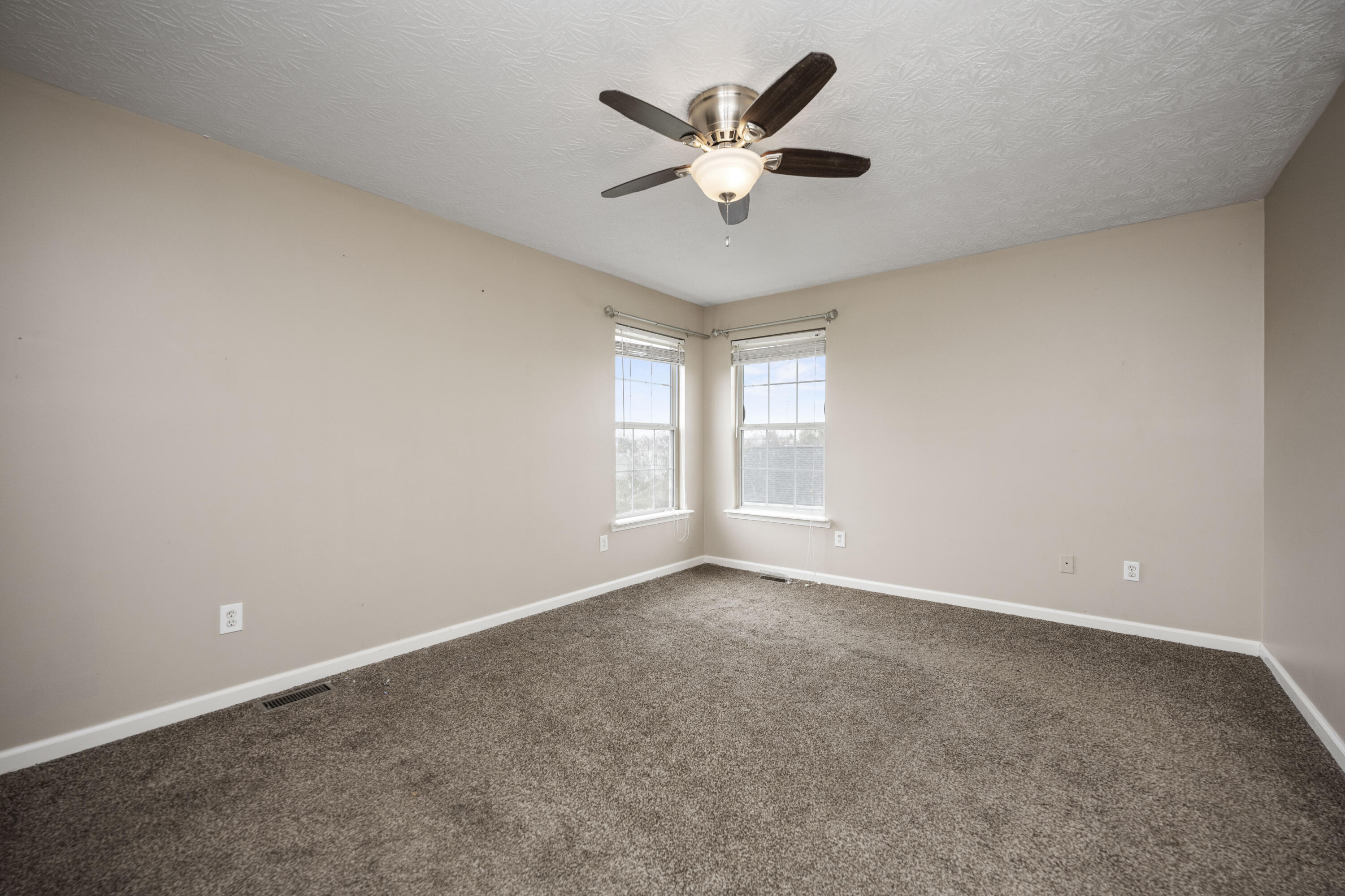 Richmond, Kentucky 40475, United States, 3 Bedrooms Bedrooms, ,3 BathroomsBathrooms,Residential,Active,97687