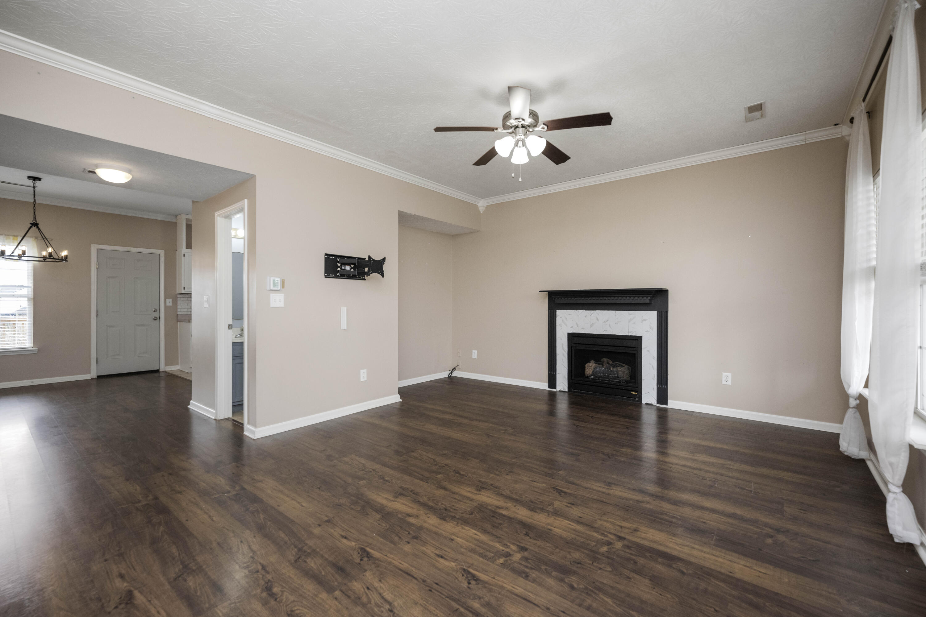 Richmond, Kentucky 40475, United States, 3 Bedrooms Bedrooms, ,3 BathroomsBathrooms,Residential,Active,97687