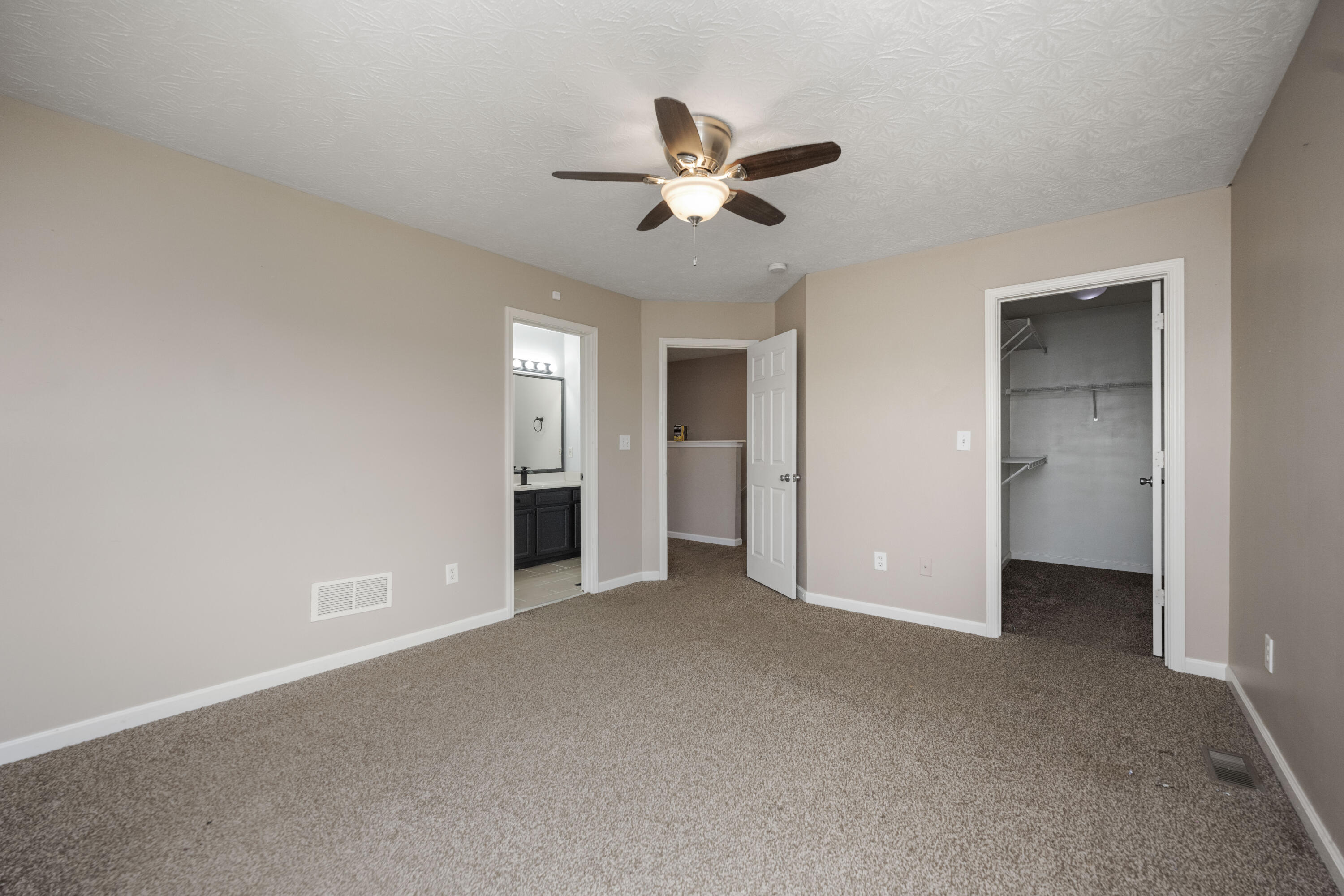 Richmond, Kentucky 40475, United States, 3 Bedrooms Bedrooms, ,3 BathroomsBathrooms,Residential,Active,97687