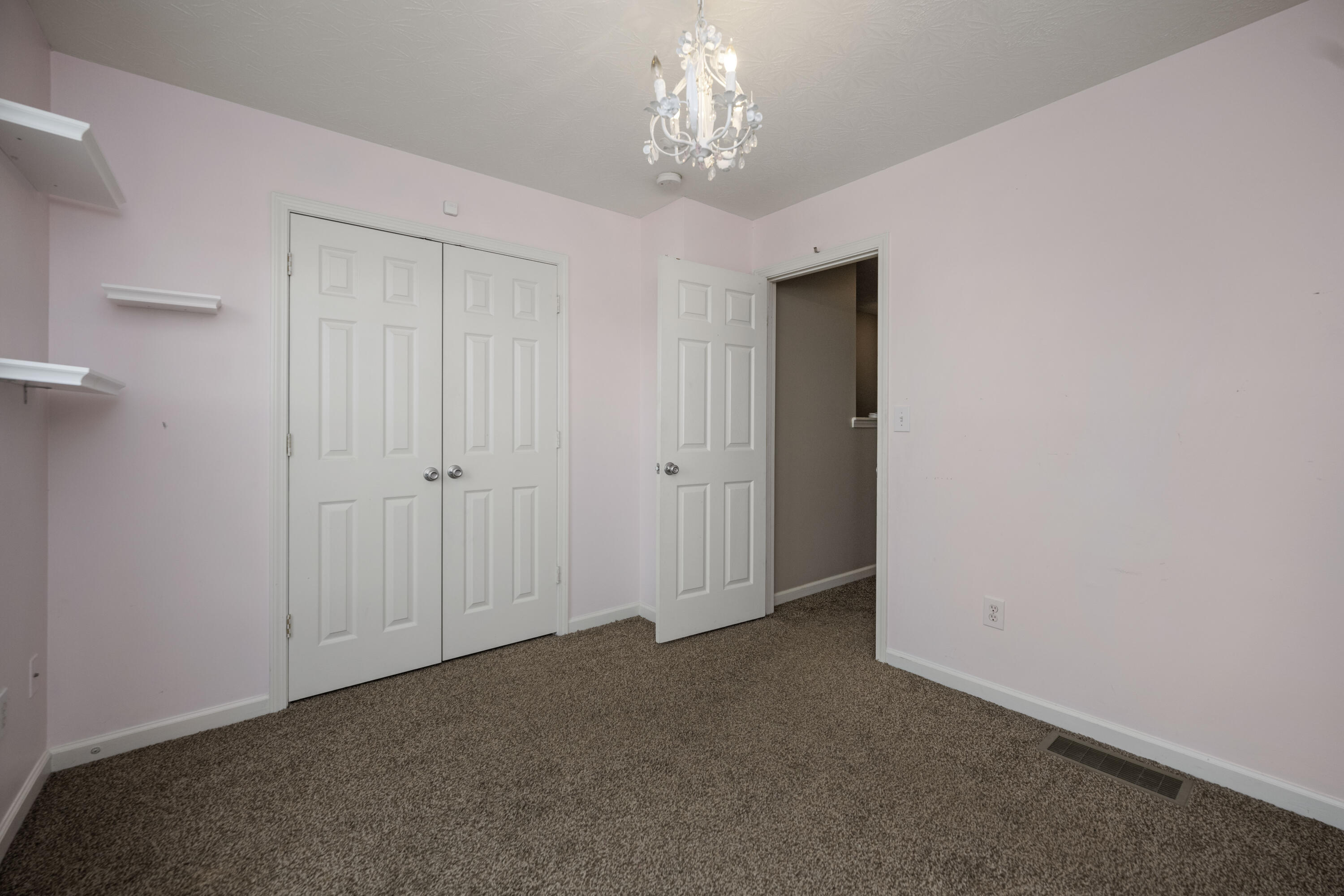 Richmond, Kentucky 40475, United States, 3 Bedrooms Bedrooms, ,3 BathroomsBathrooms,Residential,Active,97687