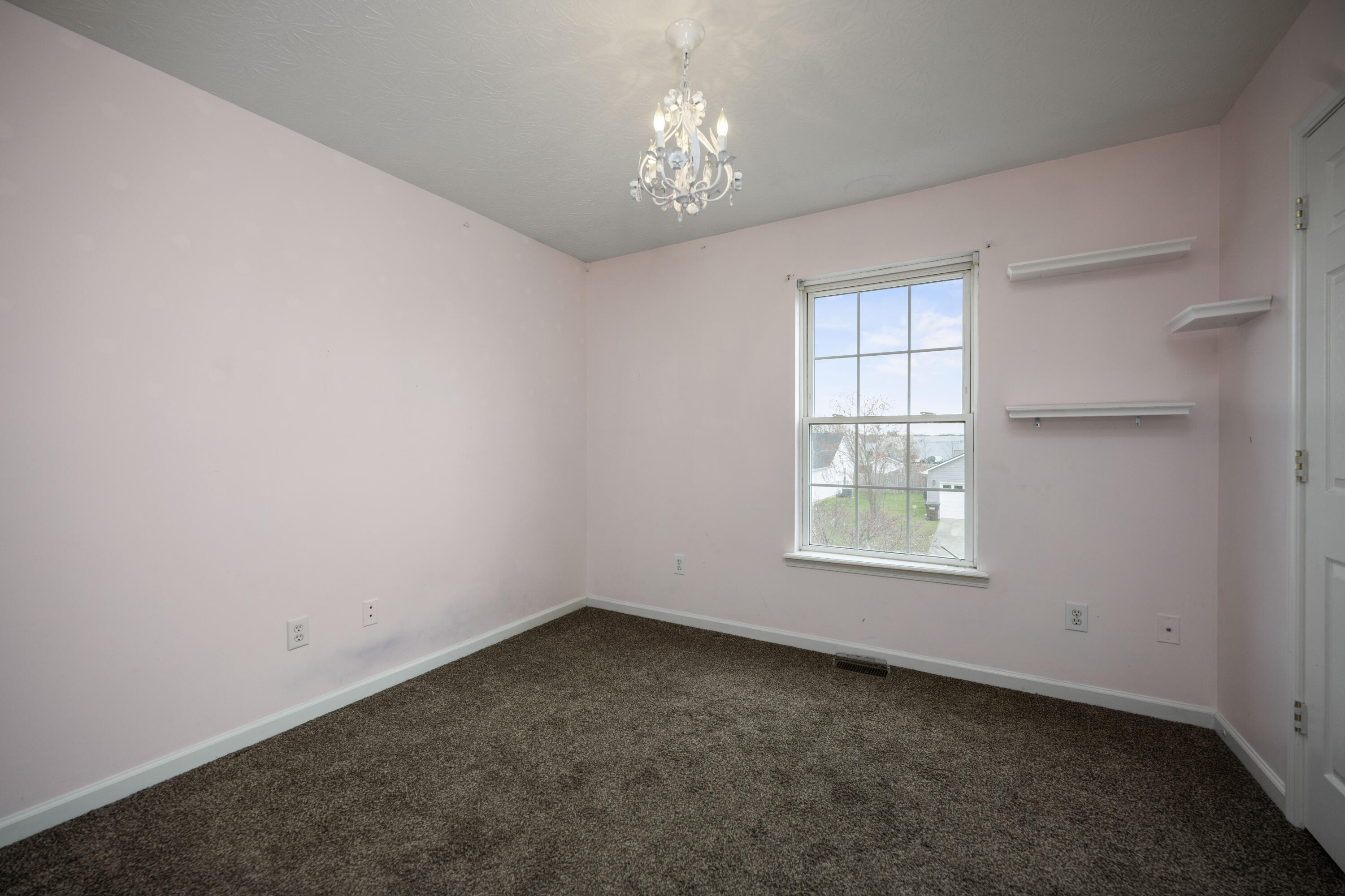 Richmond, Kentucky 40475, United States, 3 Bedrooms Bedrooms, ,3 BathroomsBathrooms,Residential,Active,97687