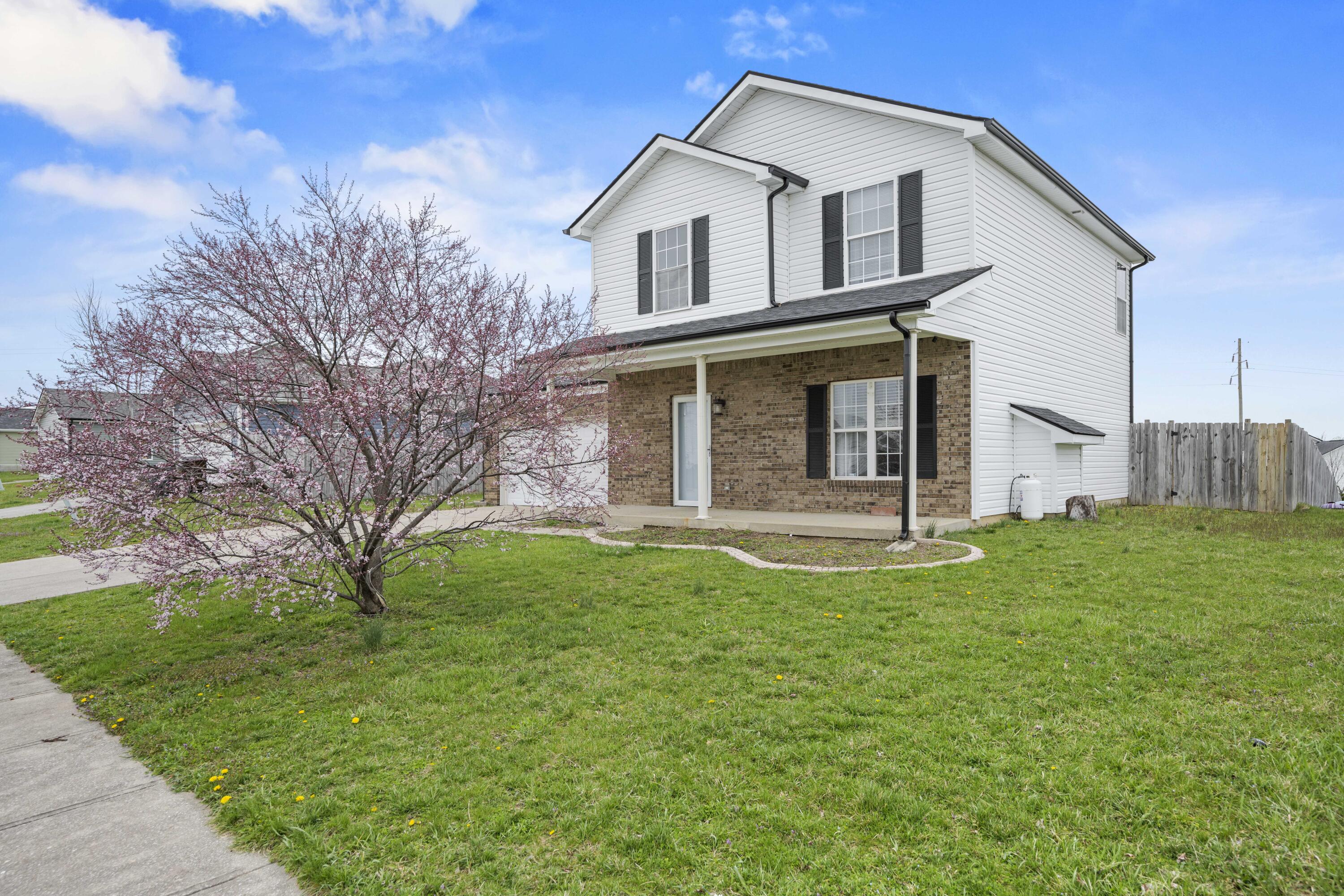 Richmond, Kentucky 40475, United States, 3 Bedrooms Bedrooms, ,3 BathroomsBathrooms,Residential,Active,97687