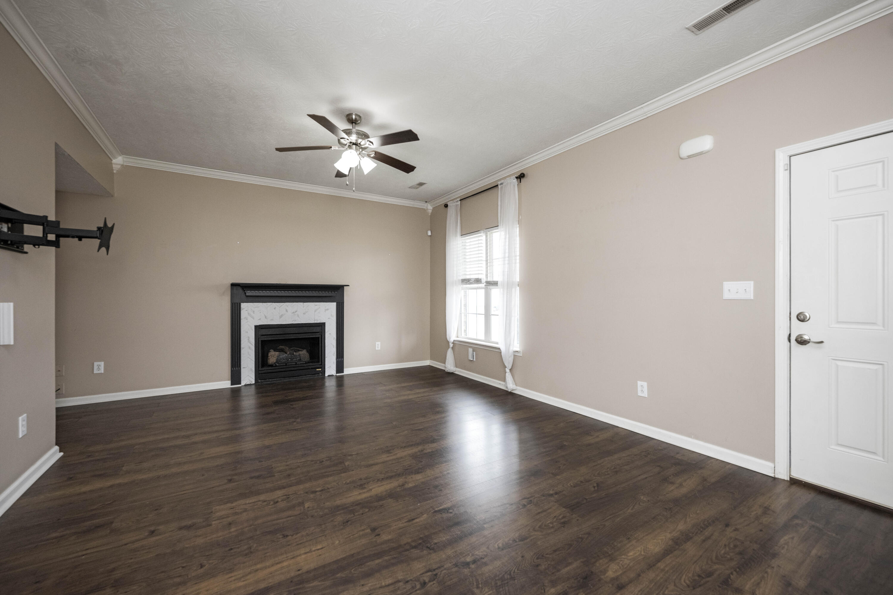 Richmond, Kentucky 40475, United States, 3 Bedrooms Bedrooms, ,3 BathroomsBathrooms,Residential,Active,97687