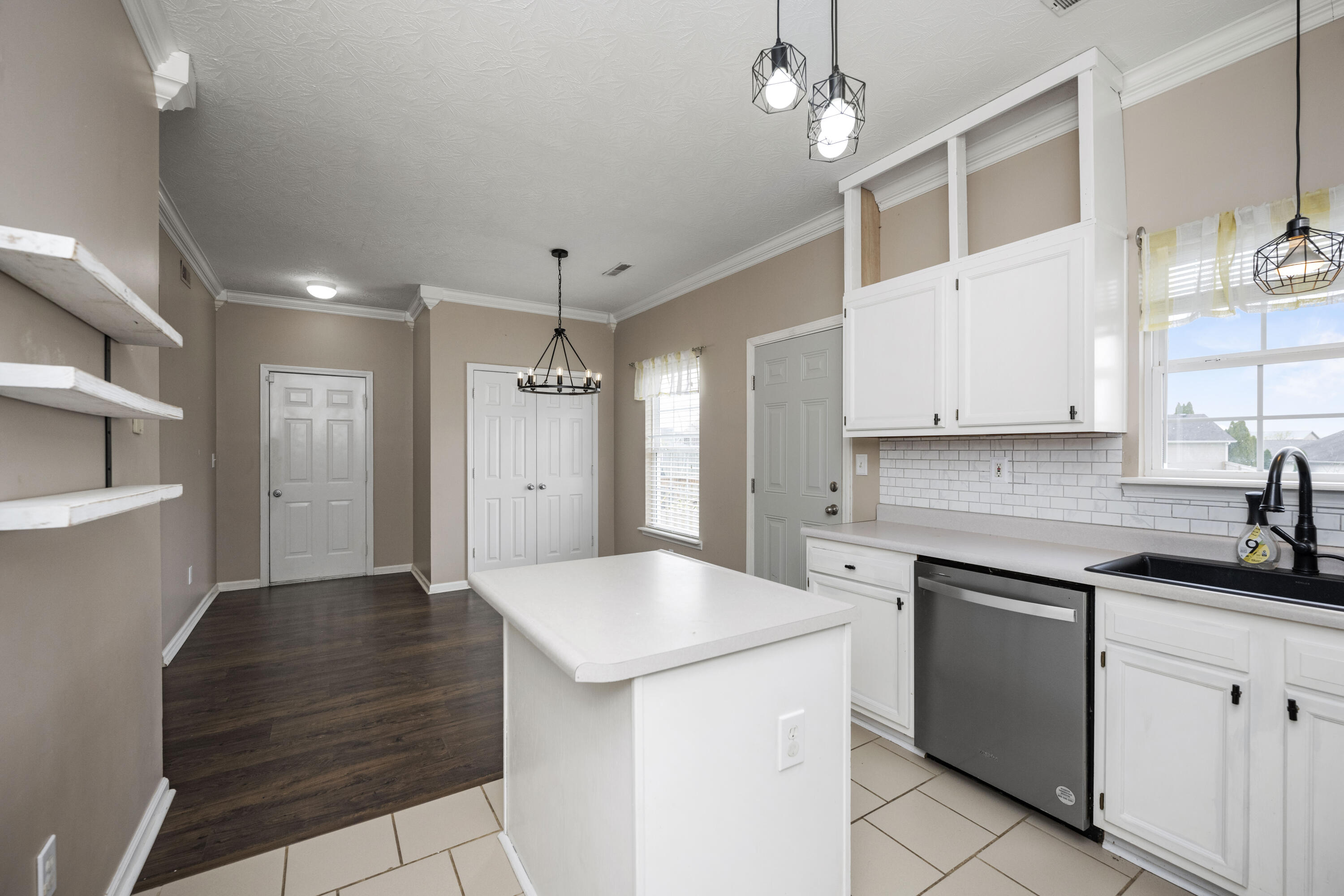 Richmond, Kentucky 40475, United States, 3 Bedrooms Bedrooms, ,3 BathroomsBathrooms,Residential,Active,97687