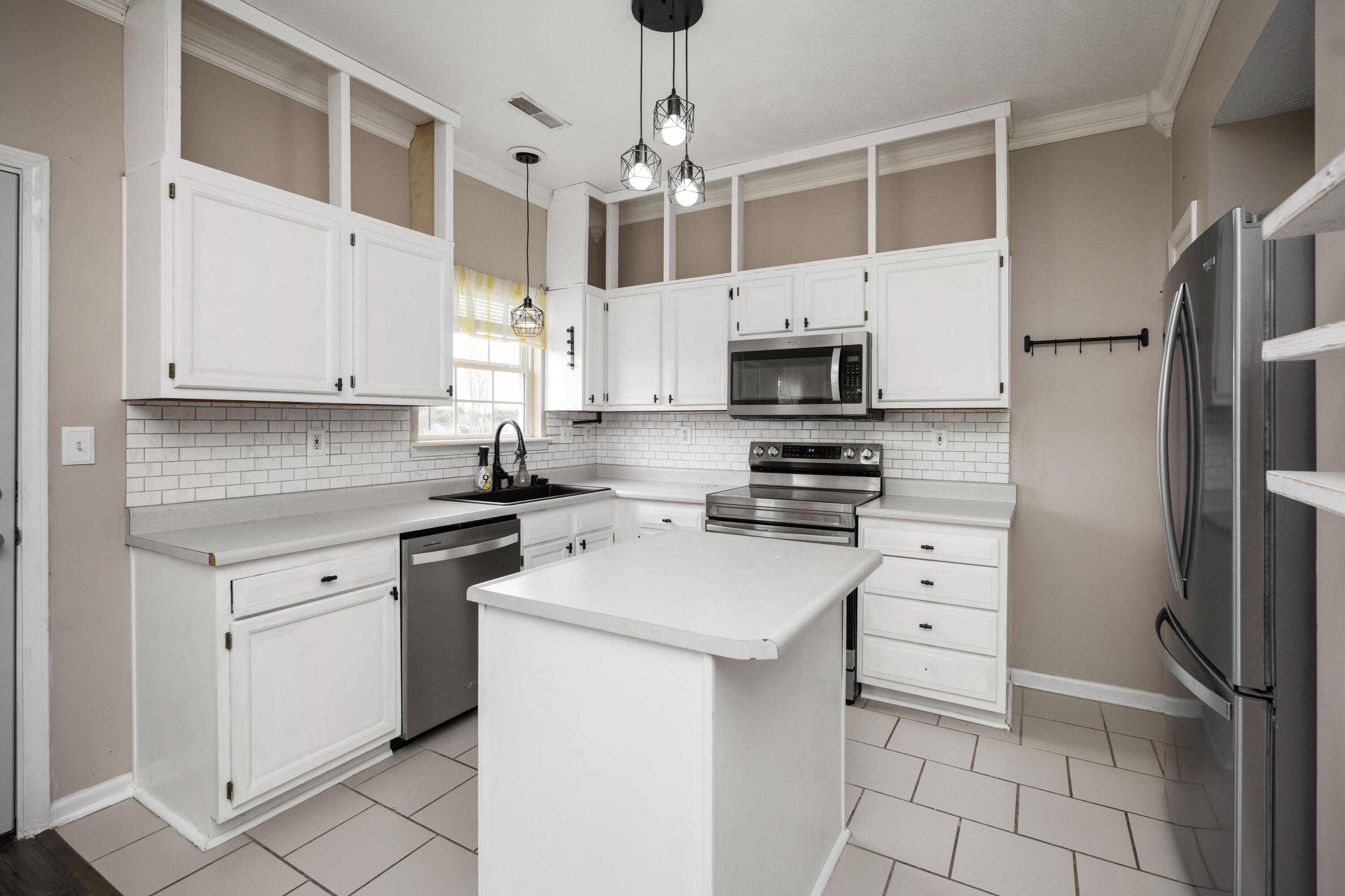 Richmond, Kentucky 40475, United States, 3 Bedrooms Bedrooms, ,3 BathroomsBathrooms,Residential,Active,97687