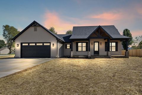 Photo of 95 Clements Drive, Danville, KY 40422 (MLS # 25503560)