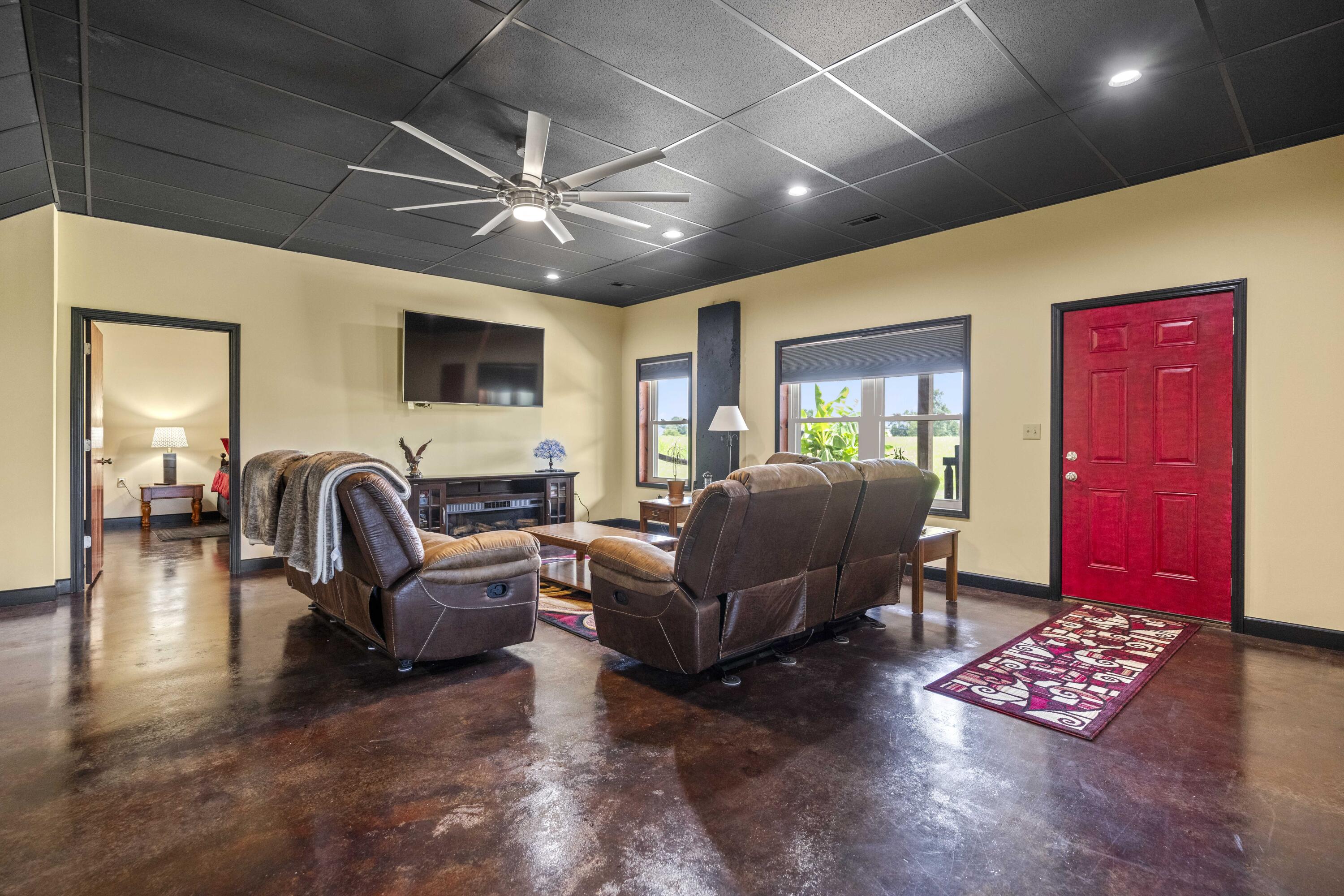 Brodhead, Kentucky 40409, United States, 4 Bedrooms Bedrooms, ,4 BathroomsBathrooms,Residential,Active,196724