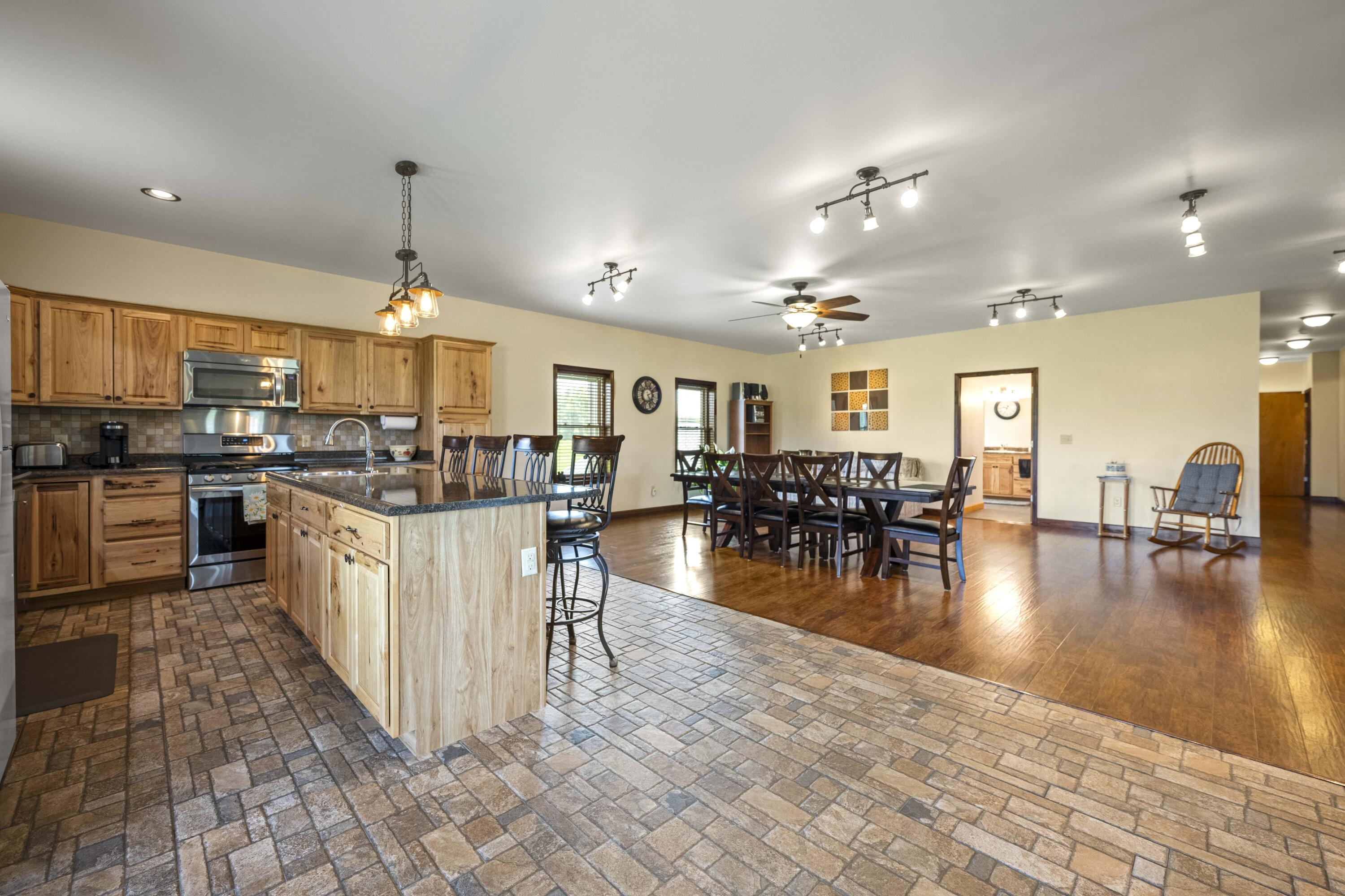 Brodhead, Kentucky 40409, United States, 4 Bedrooms Bedrooms, ,4 BathroomsBathrooms,Residential,Active,196724