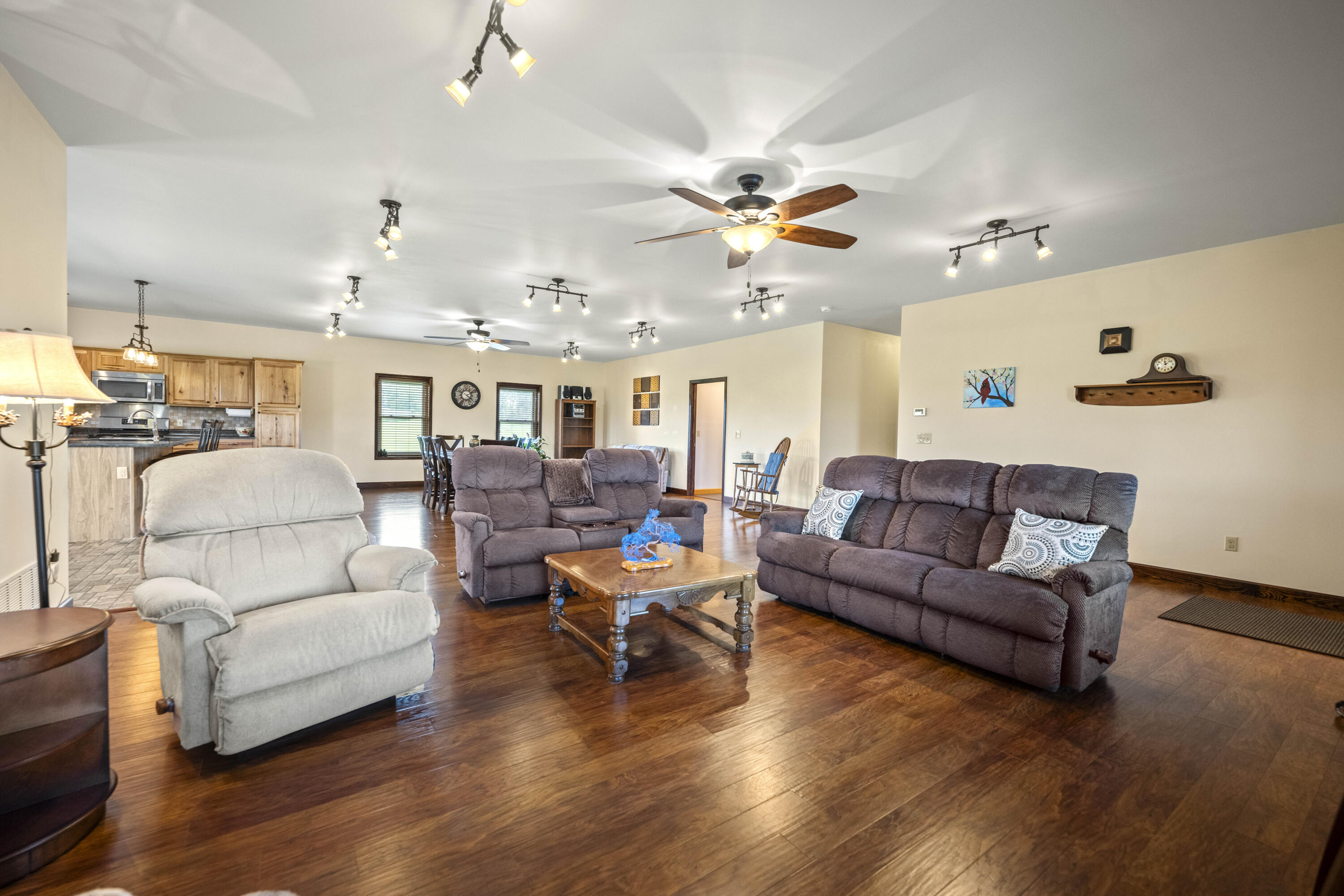 Brodhead, Kentucky 40409, United States, 4 Bedrooms Bedrooms, ,4 BathroomsBathrooms,Residential,Active,196724