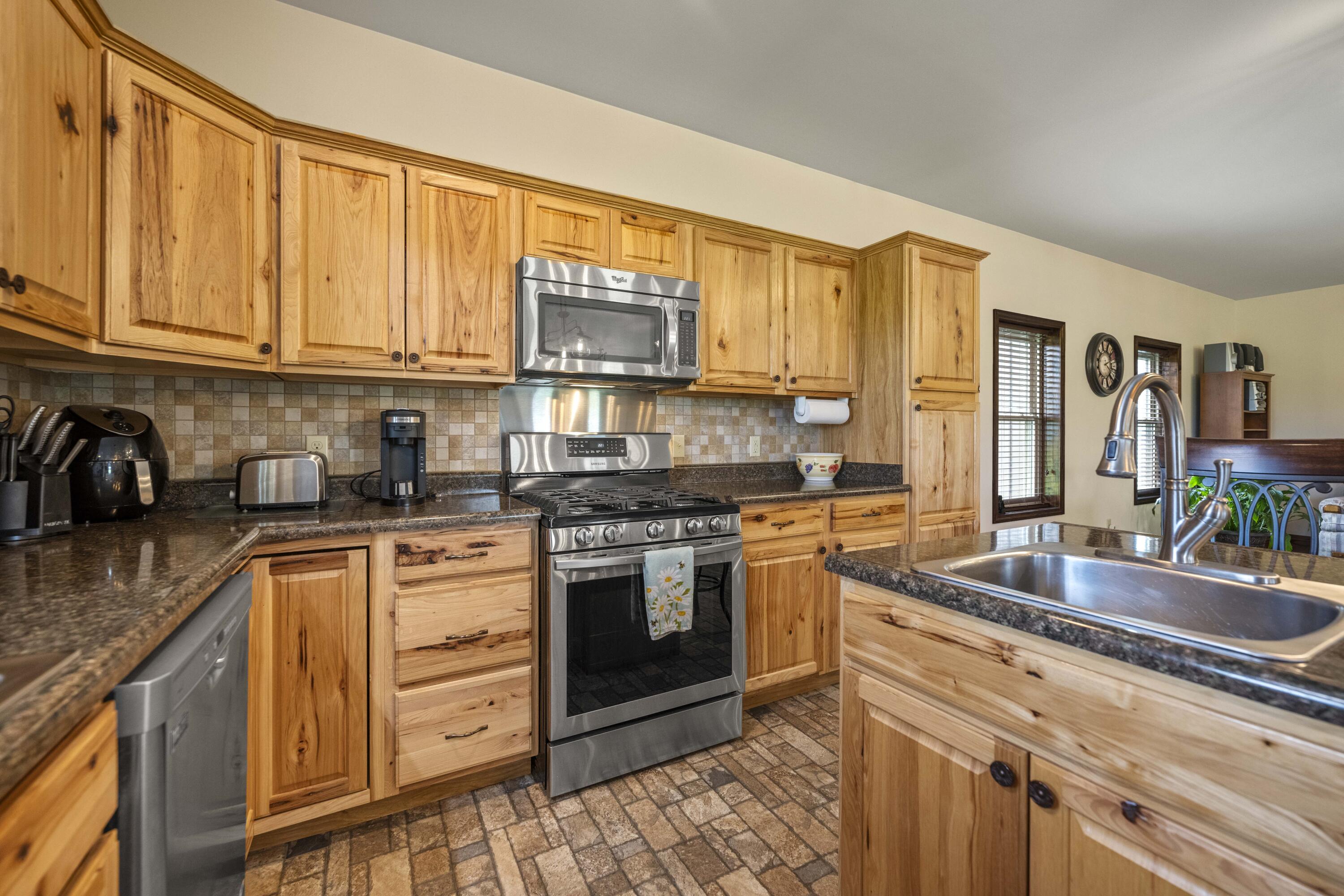 Brodhead, Kentucky 40409, United States, 4 Bedrooms Bedrooms, ,4 BathroomsBathrooms,Residential,Active,196724