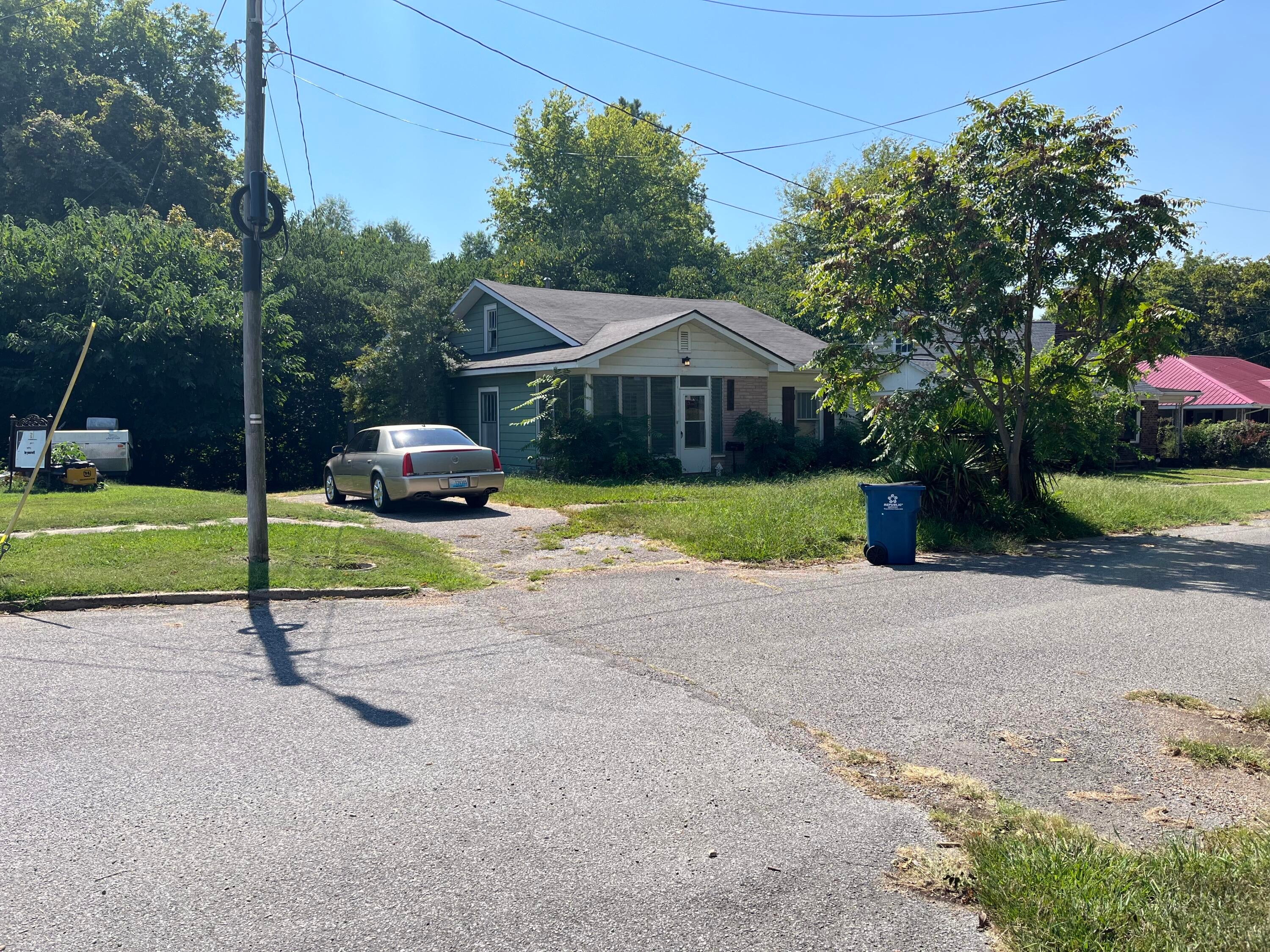 715 Magnolia Street - Photo 2
