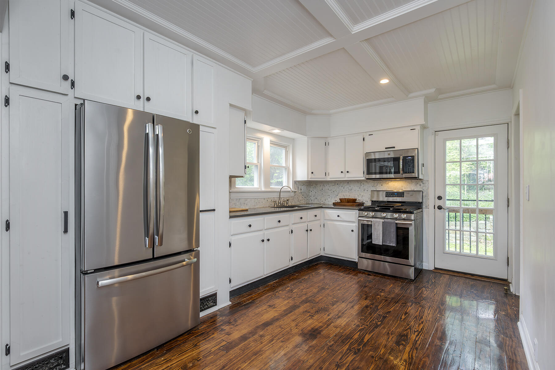 Berea, Kentucky 40403, United States, 4 Bedrooms Bedrooms, ,3 BathroomsBathrooms,Residential,Contingent,115744