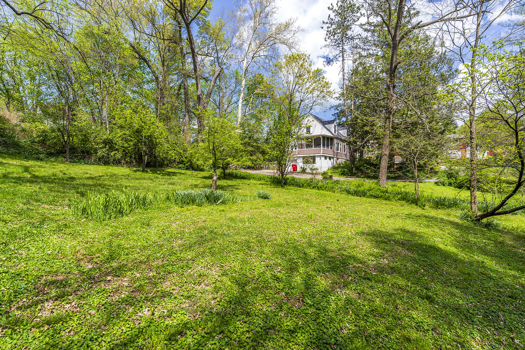 Berea, Kentucky 40403, United States, 4 Bedrooms Bedrooms, ,3 BathroomsBathrooms,Residential,Contingent,115744