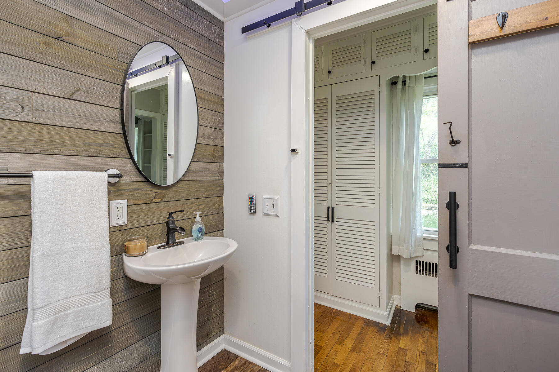 Berea, Kentucky 40403, United States, 4 Bedrooms Bedrooms, ,3 BathroomsBathrooms,Residential,Contingent,115744