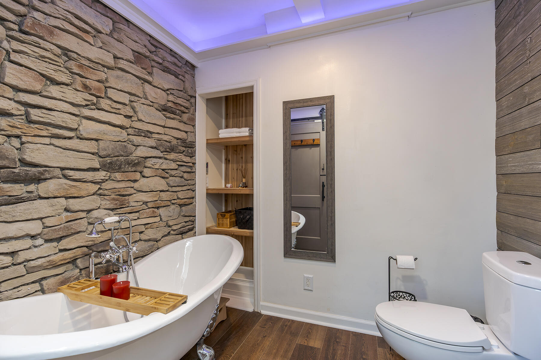 Berea, Kentucky 40403, United States, 4 Bedrooms Bedrooms, ,3 BathroomsBathrooms,Residential,Contingent,115744