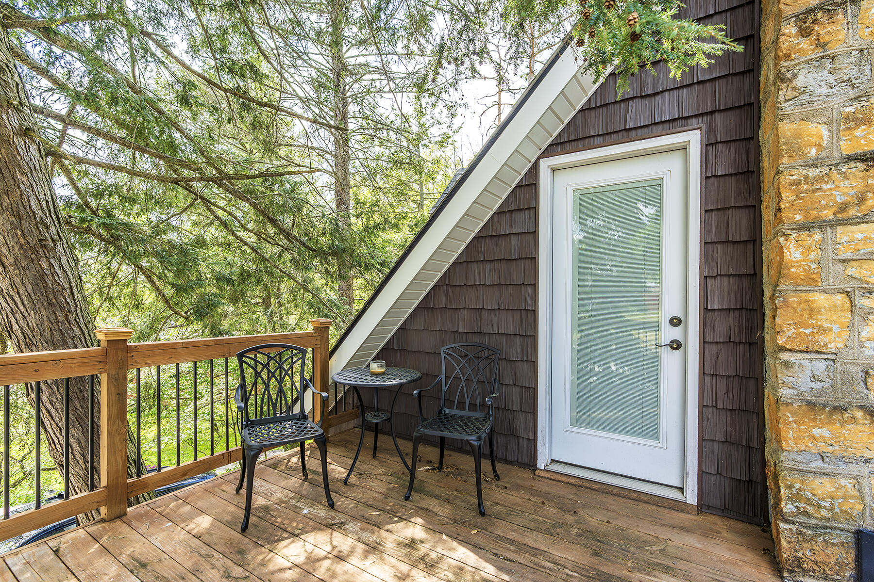 Berea, Kentucky 40403, United States, 4 Bedrooms Bedrooms, ,3 BathroomsBathrooms,Residential,Contingent,115744