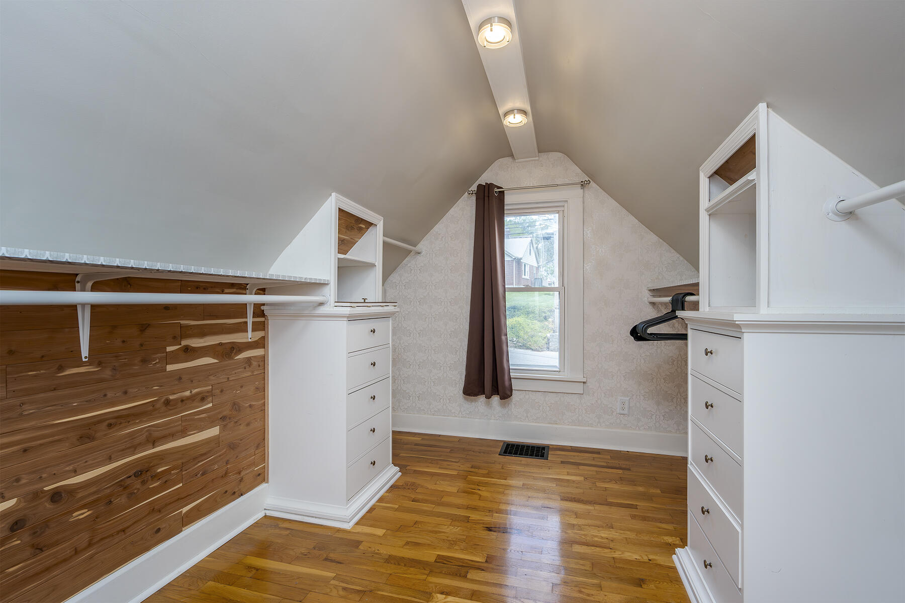 Berea, Kentucky 40403, United States, 4 Bedrooms Bedrooms, ,3 BathroomsBathrooms,Residential,Contingent,115744